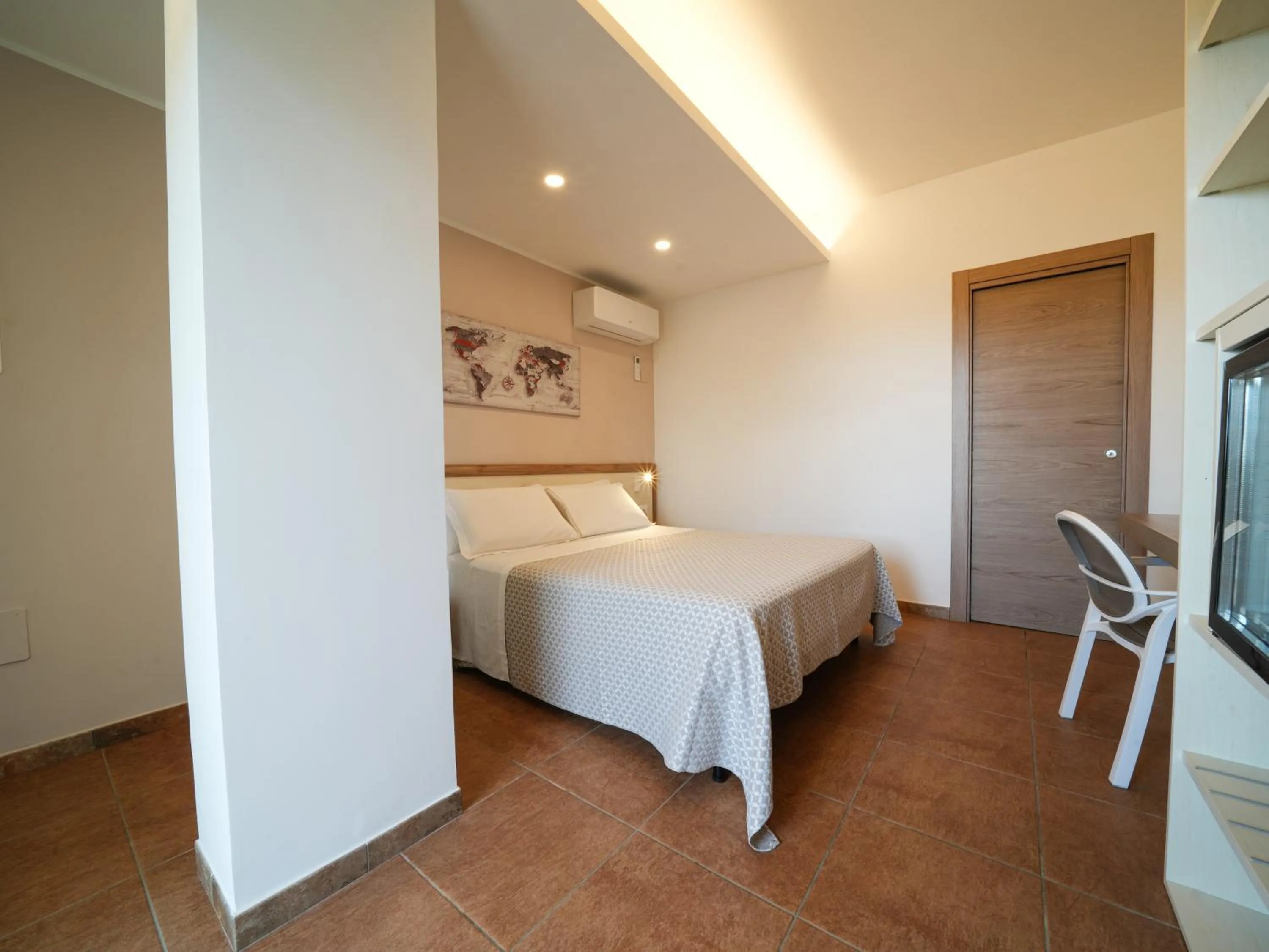 Bed in Hotel MARINELLA parking wi-fi spiaggia attrezzata