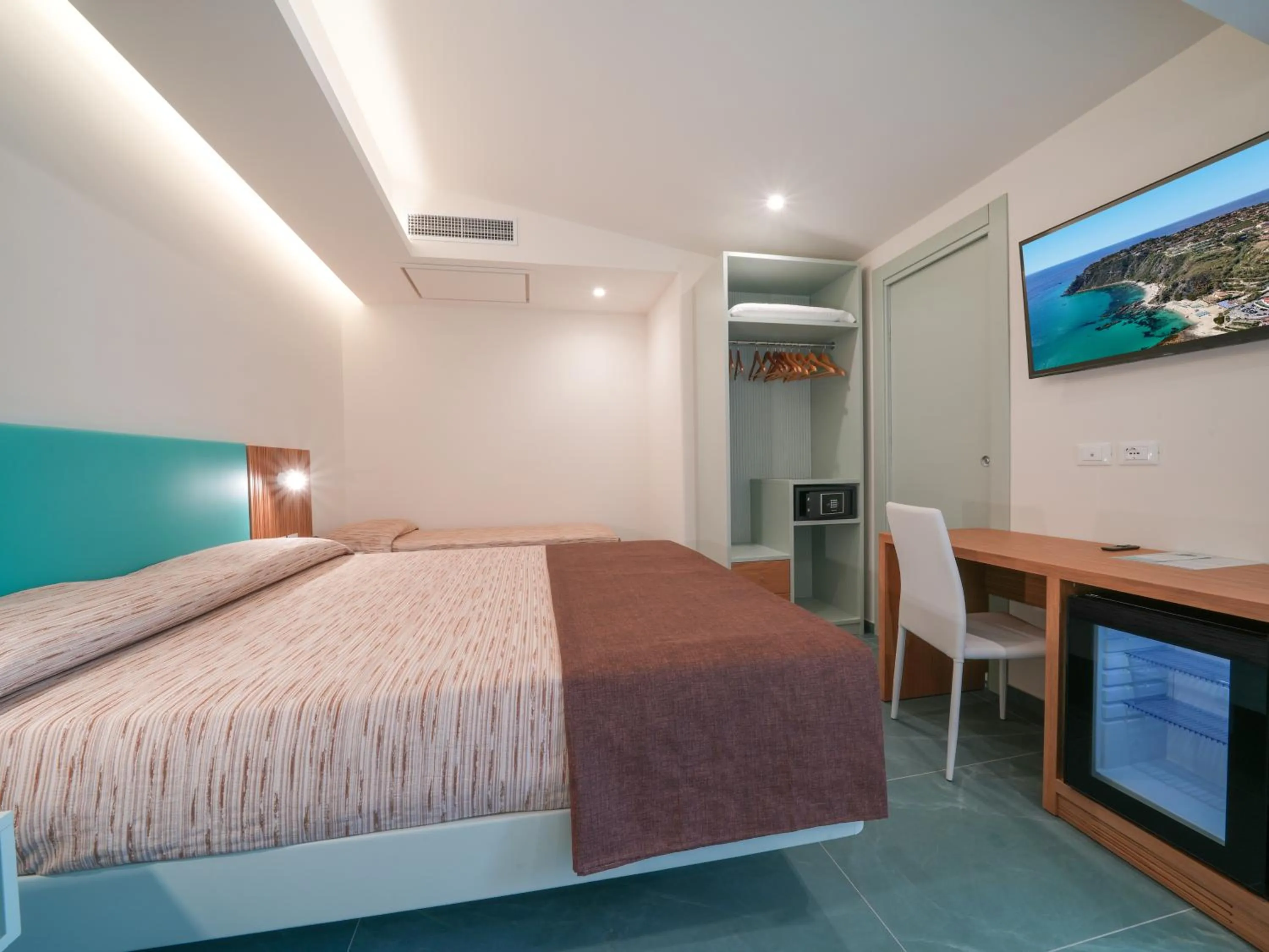 Bed in Hotel MARINELLA parking wi-fi spiaggia attrezzata