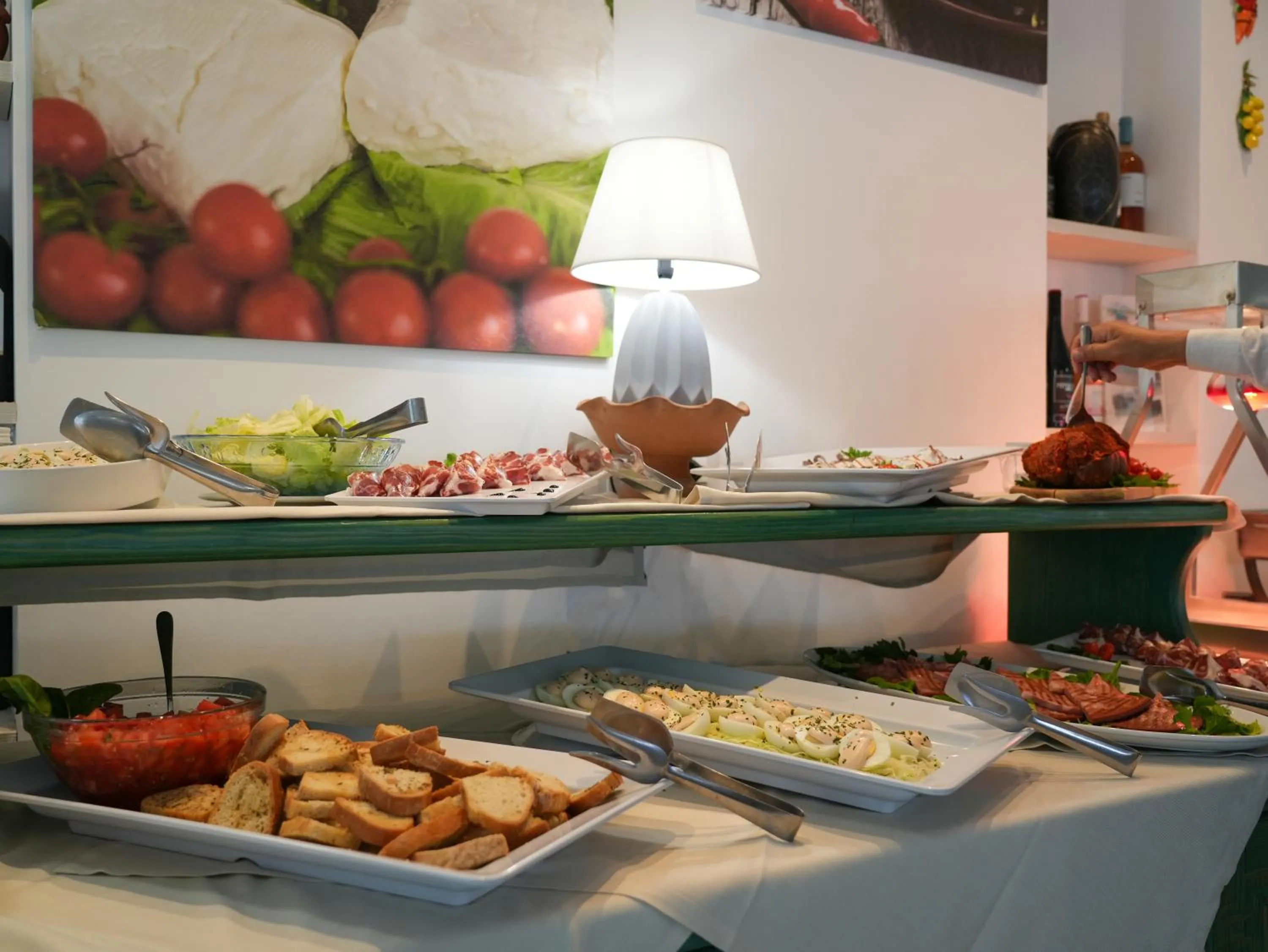 Restaurant/places to eat in Hotel MARINELLA parking wi-fi spiaggia attrezzata