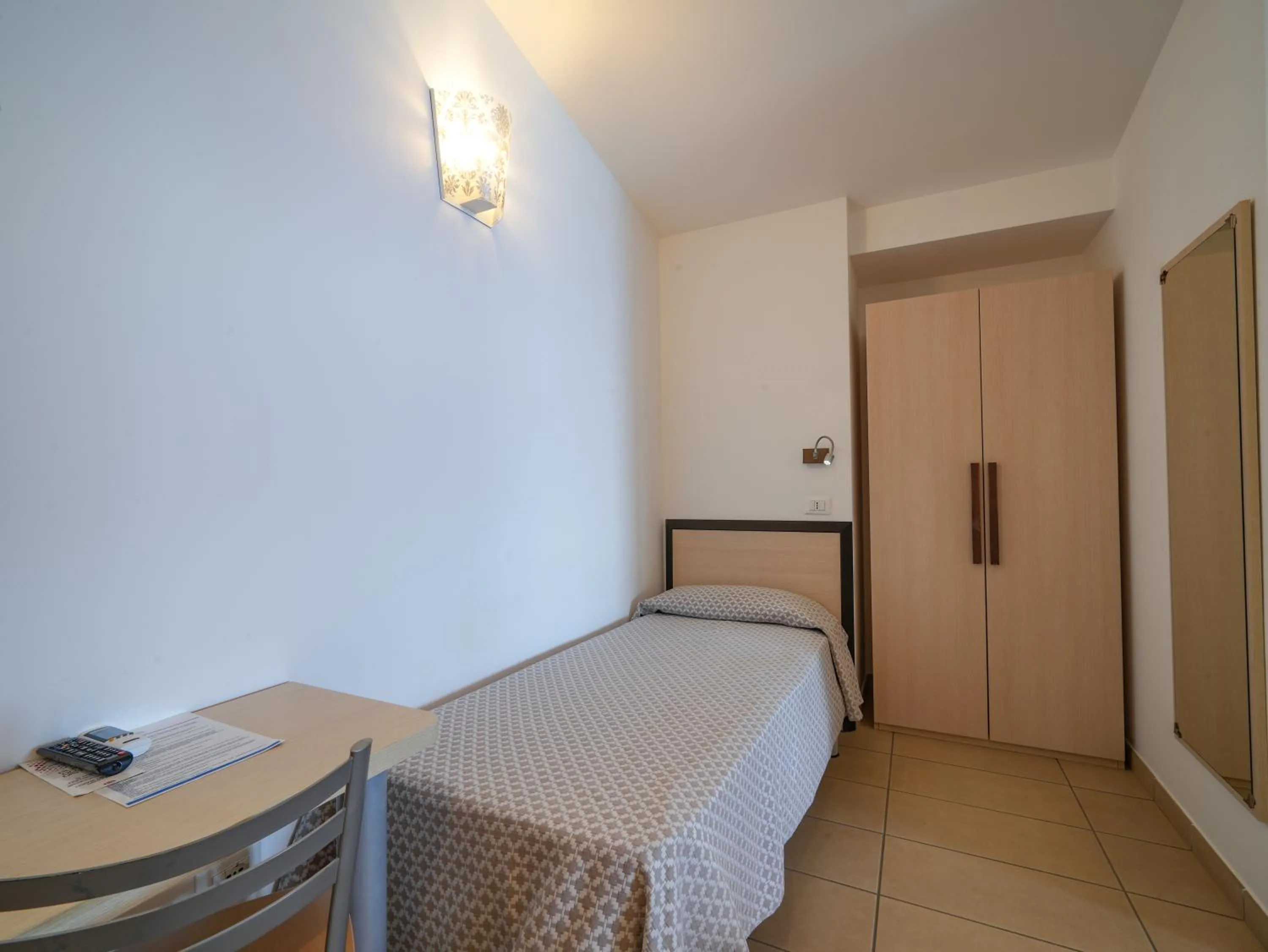 Bed in Hotel MARINELLA parking wi-fi spiaggia attrezzata