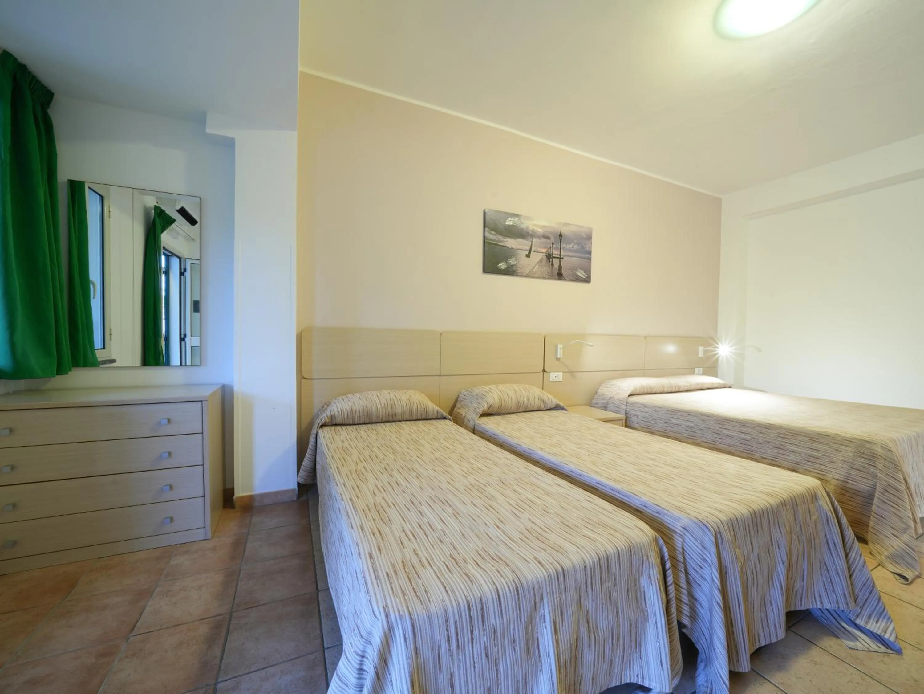 Bed in Hotel MARINELLA parking wi-fi spiaggia attrezzata