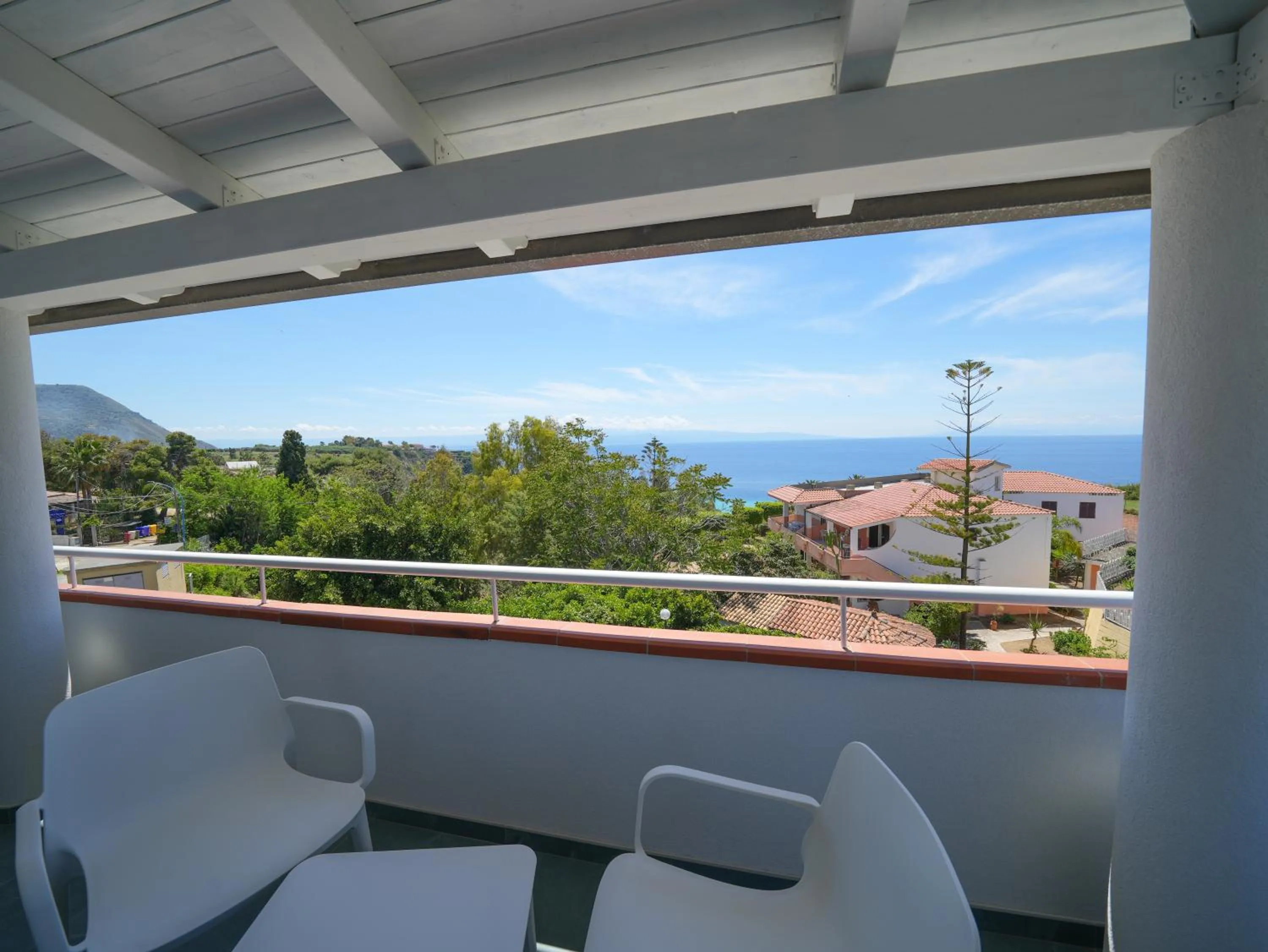 Hotel MARINELLA parking wi-fi spiaggia attrezzata