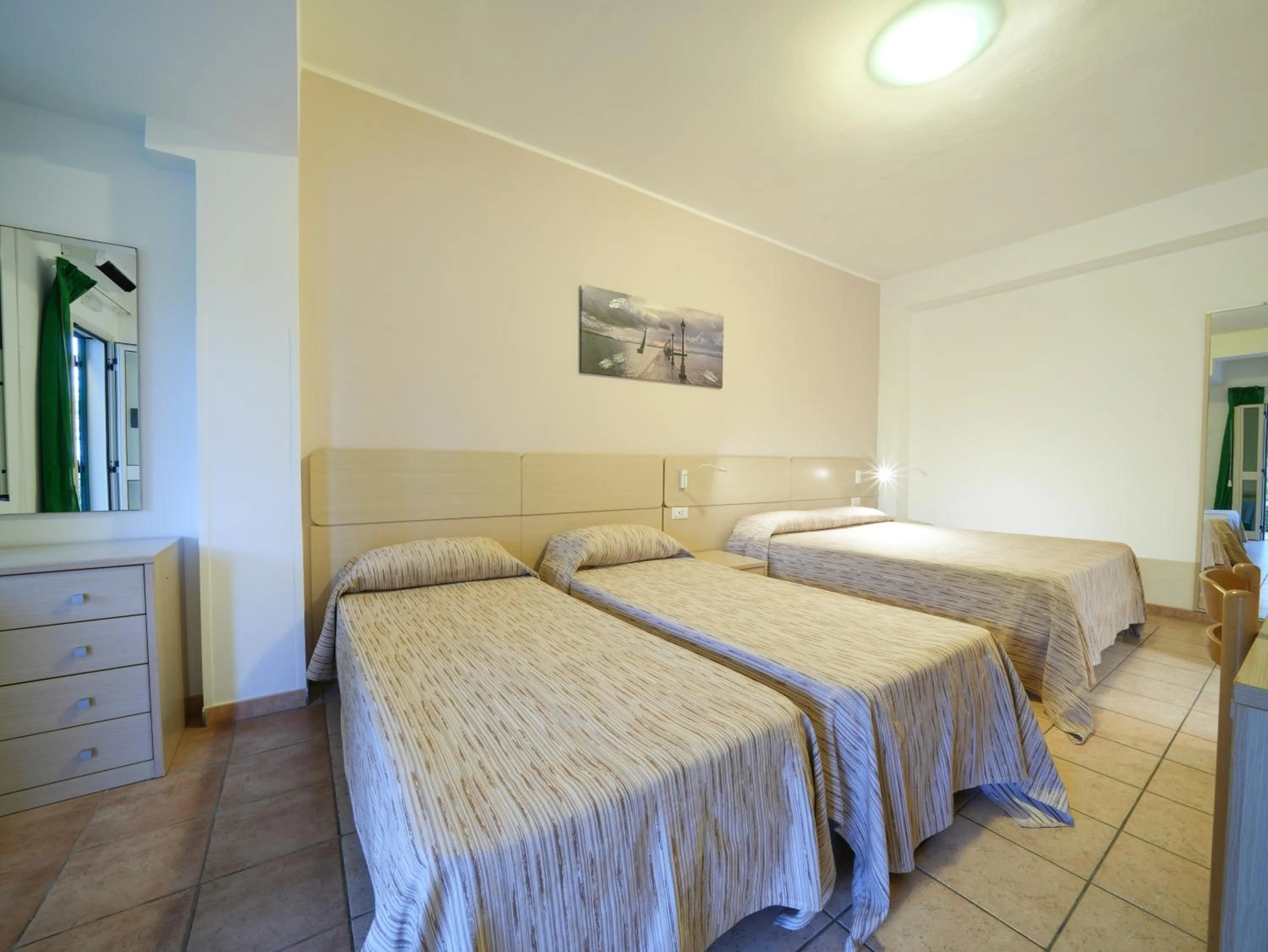 Bed in Hotel MARINELLA parking wi-fi spiaggia attrezzata