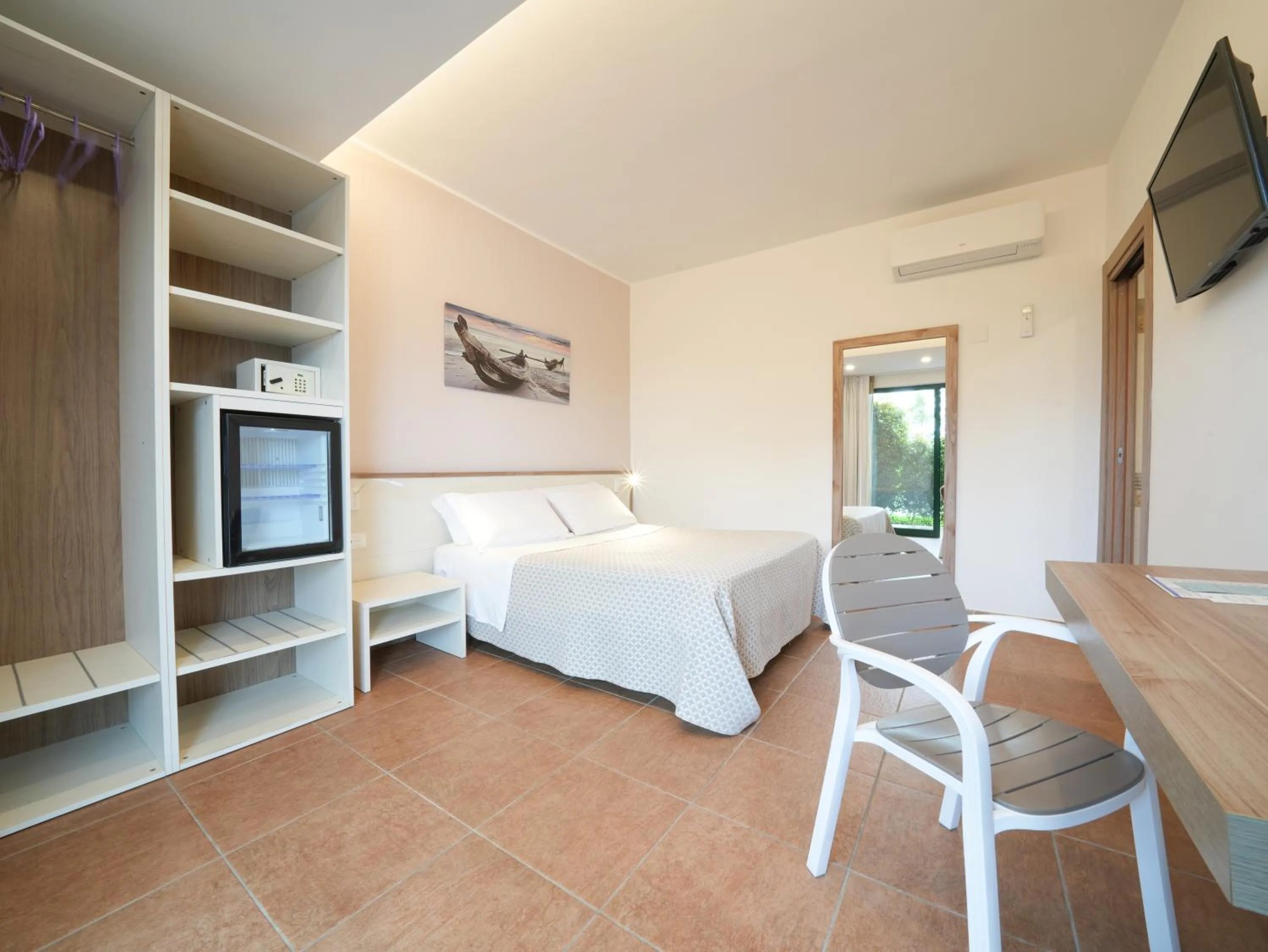 Bed in Hotel MARINELLA parking wi-fi spiaggia attrezzata