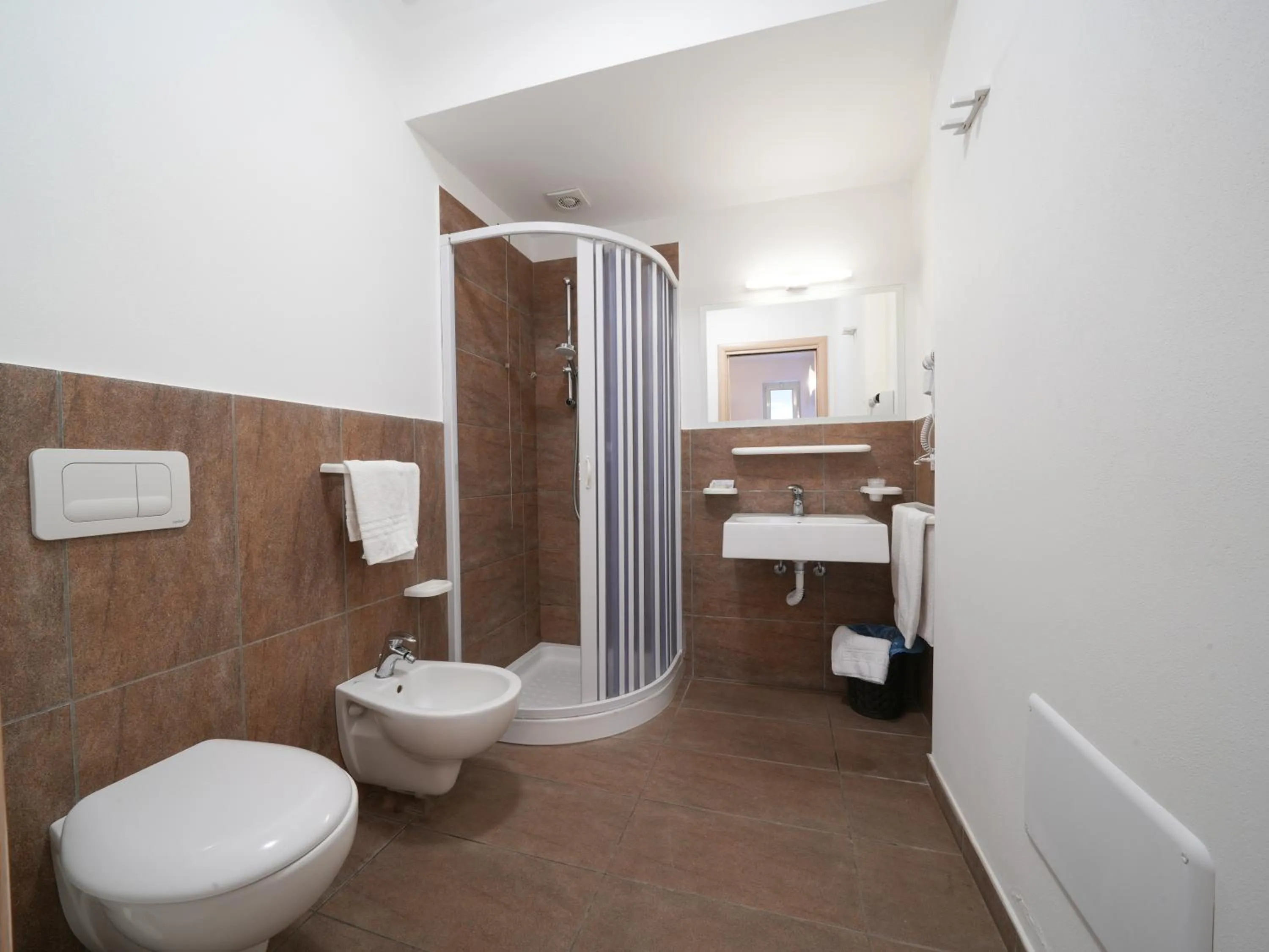 Hotel MARINELLA parking wi-fi spiaggia attrezzata