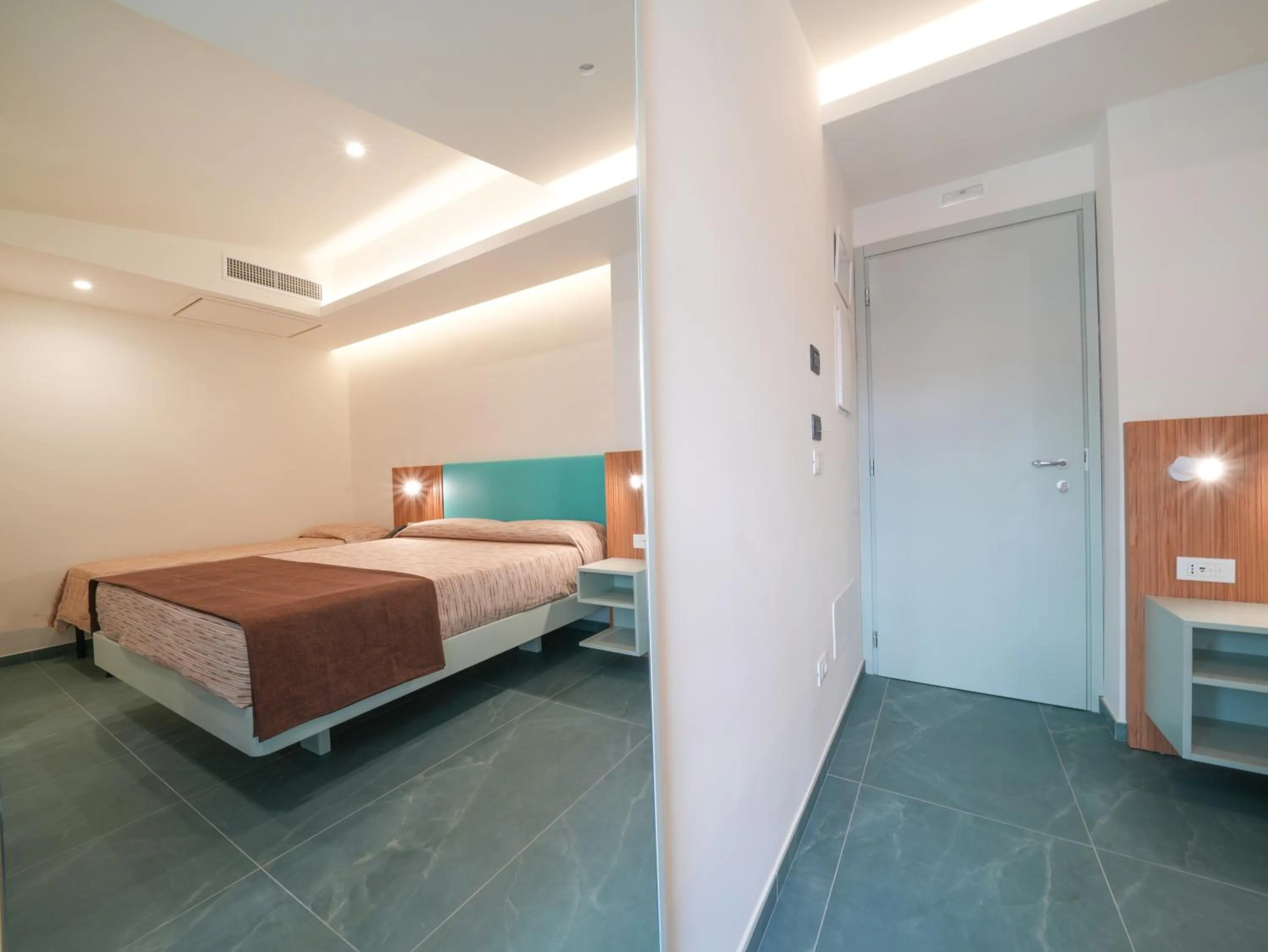 Bed in Hotel MARINELLA parking wi-fi spiaggia attrezzata