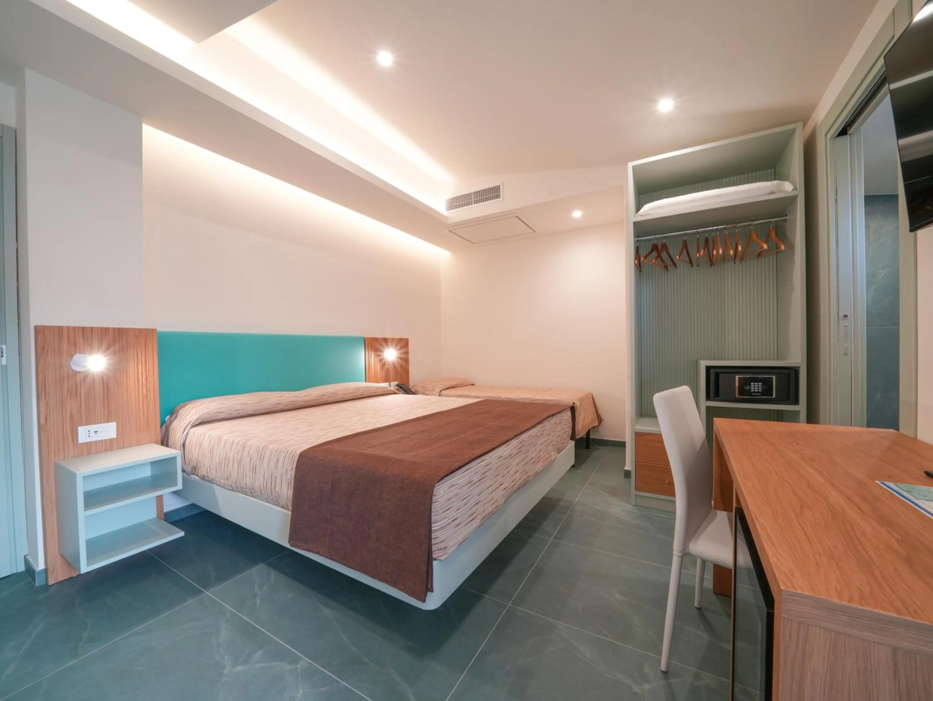 Bed in Hotel MARINELLA parking wi-fi spiaggia attrezzata