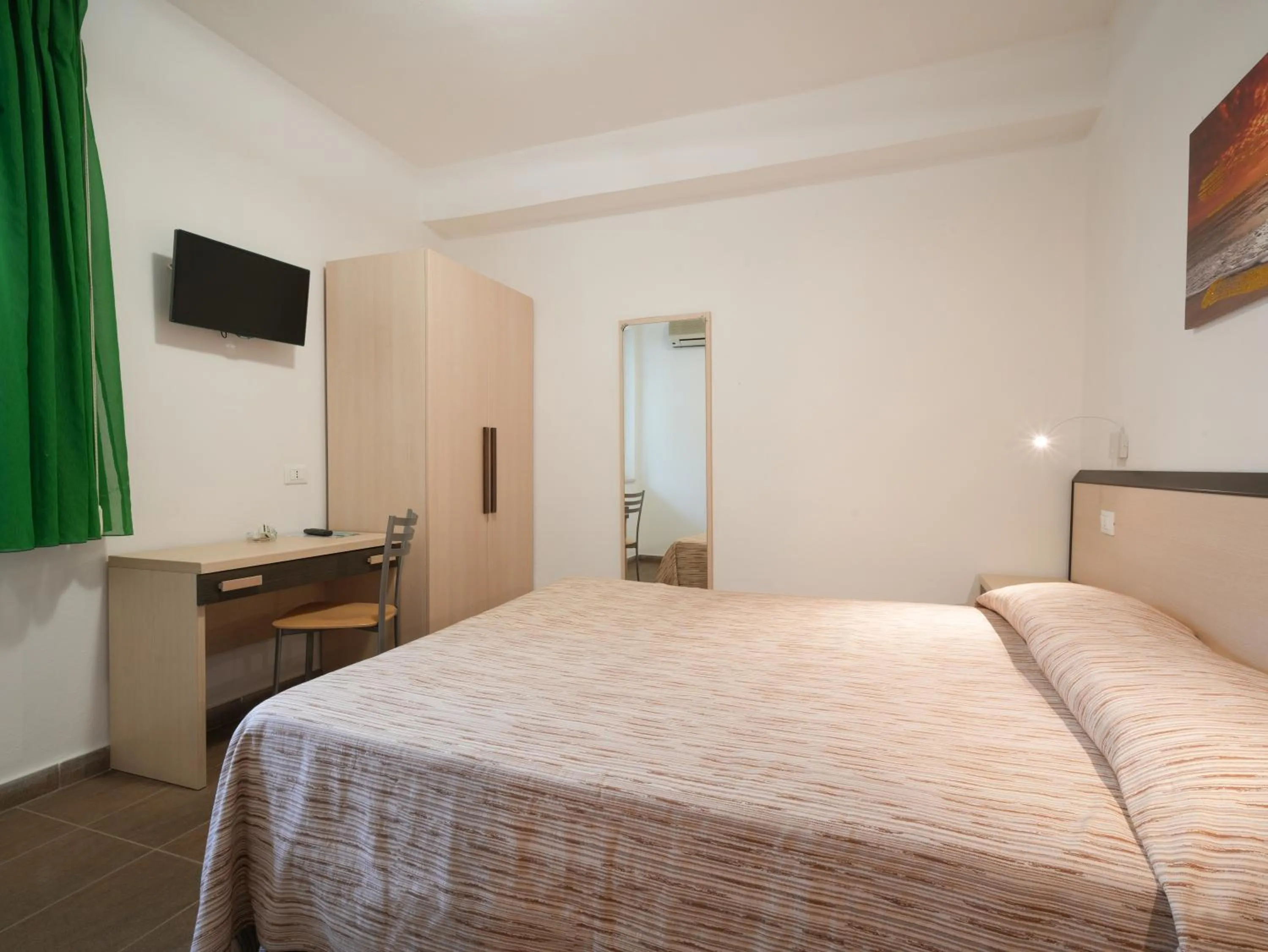 Bed in Hotel MARINELLA parking wi-fi spiaggia attrezzata