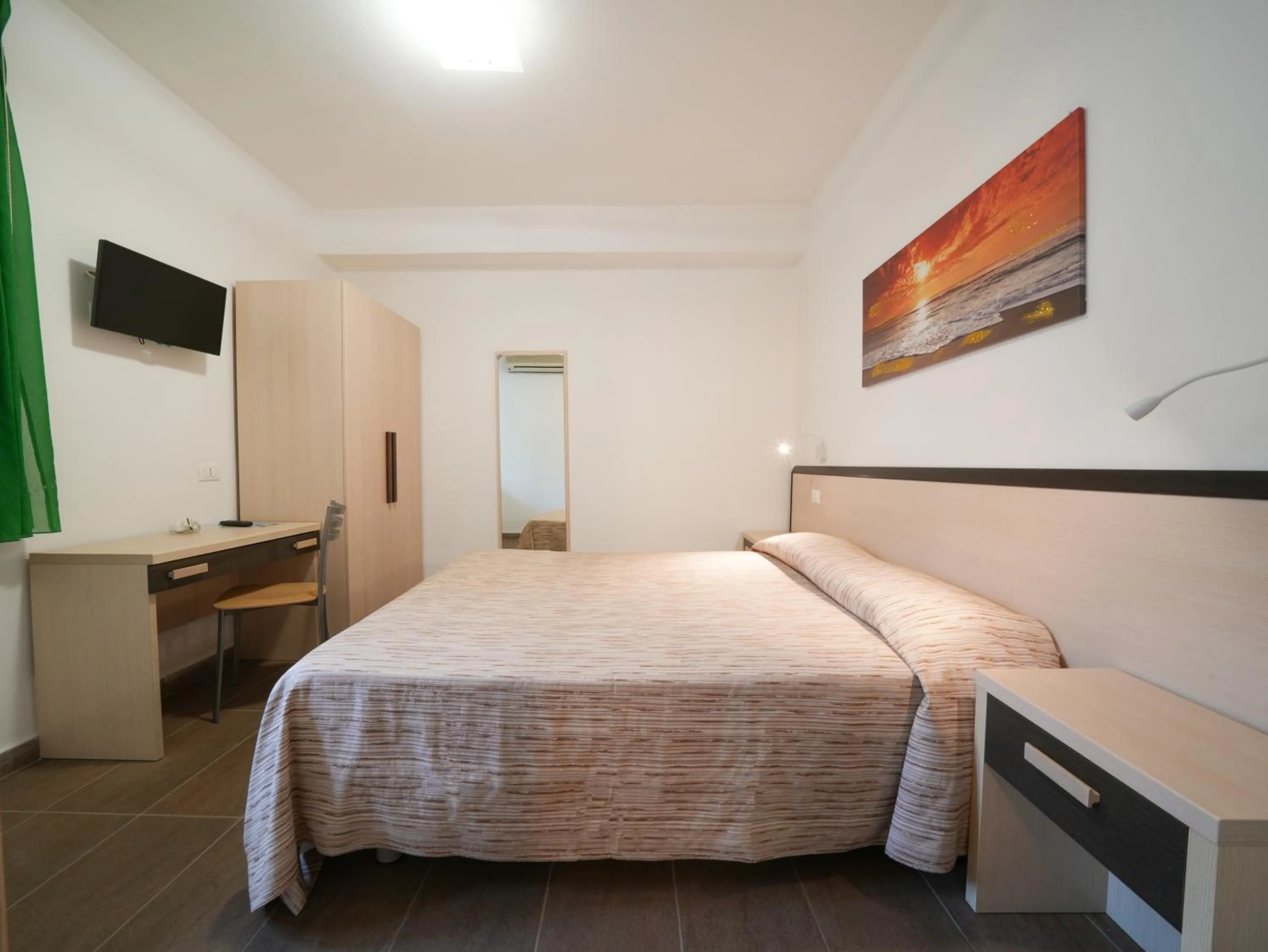 Bed in Hotel MARINELLA parking wi-fi spiaggia attrezzata