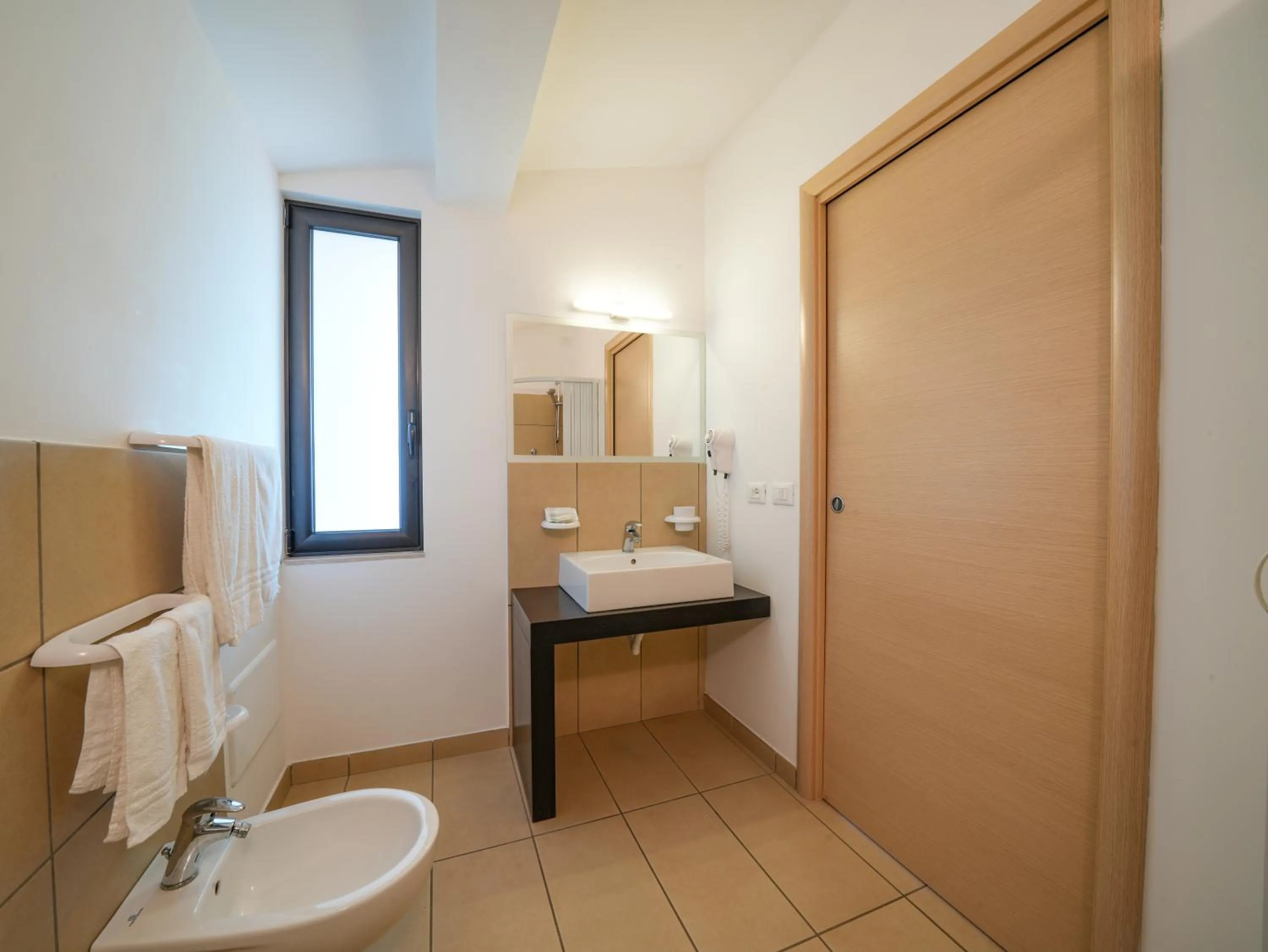 Hotel MARINELLA parking wi-fi spiaggia attrezzata