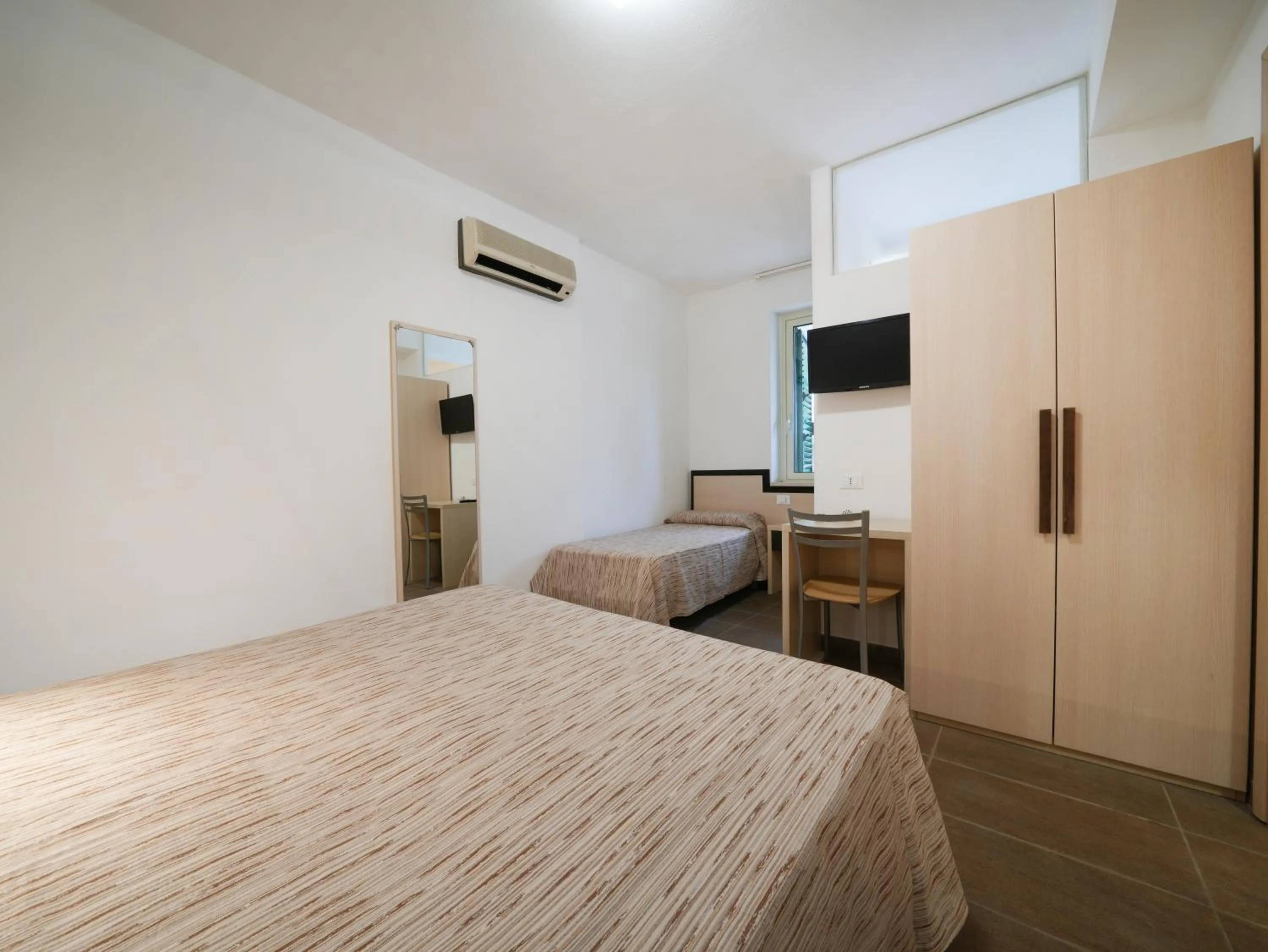 Bed in Hotel MARINELLA parking wi-fi spiaggia attrezzata