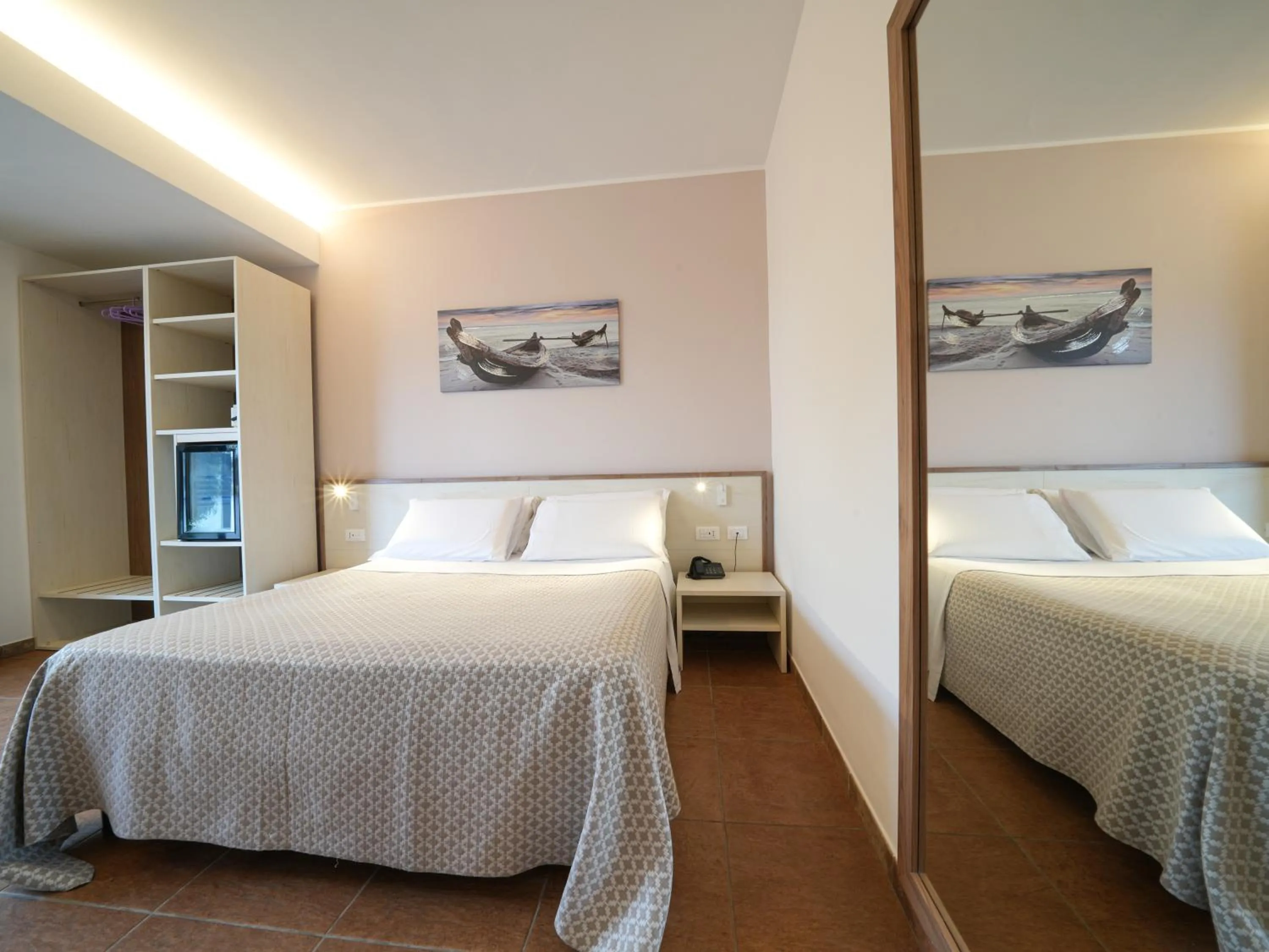 Bed in Hotel MARINELLA parking wi-fi spiaggia attrezzata