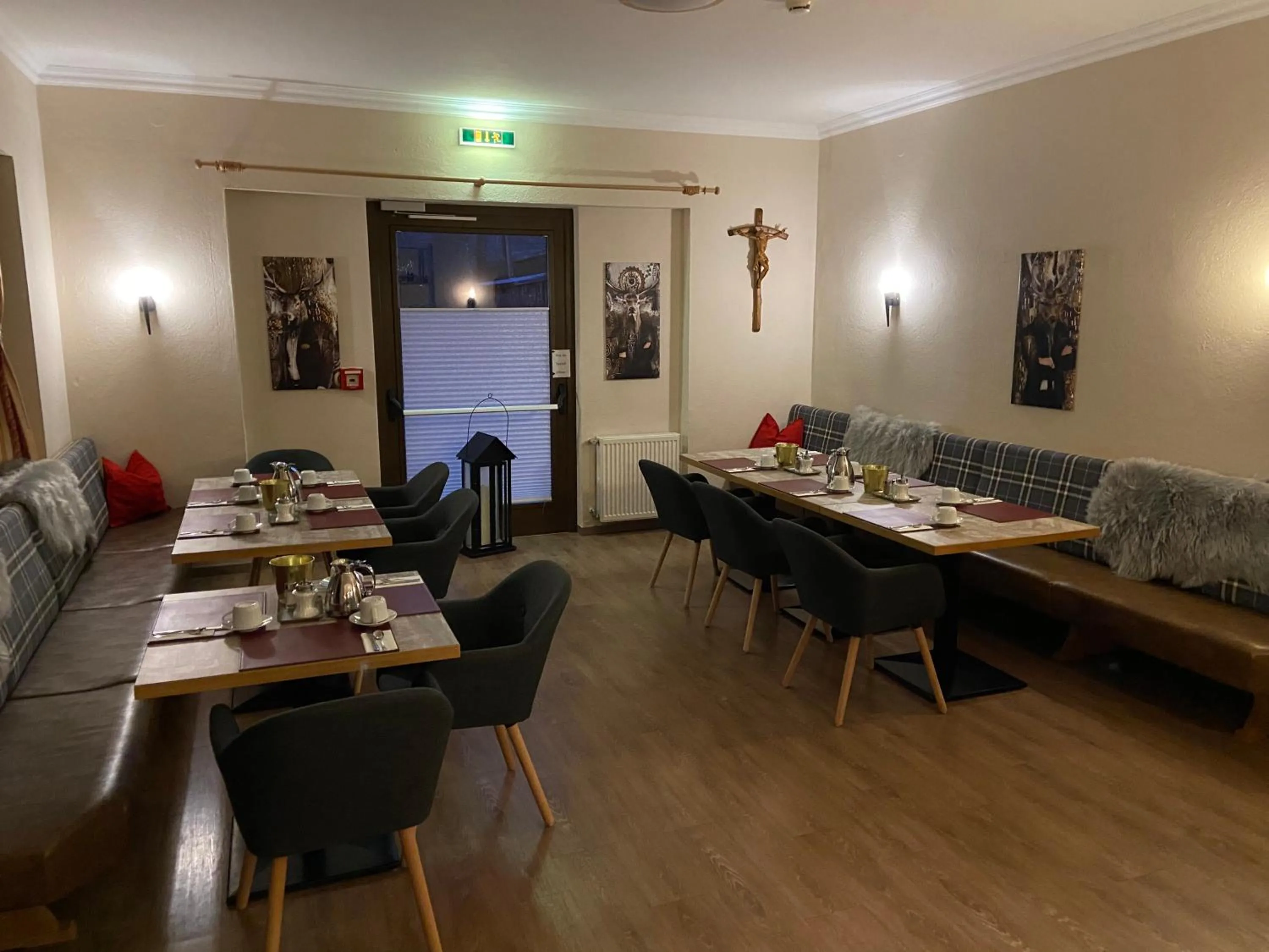 Restaurant/places to eat in Hotel Erika