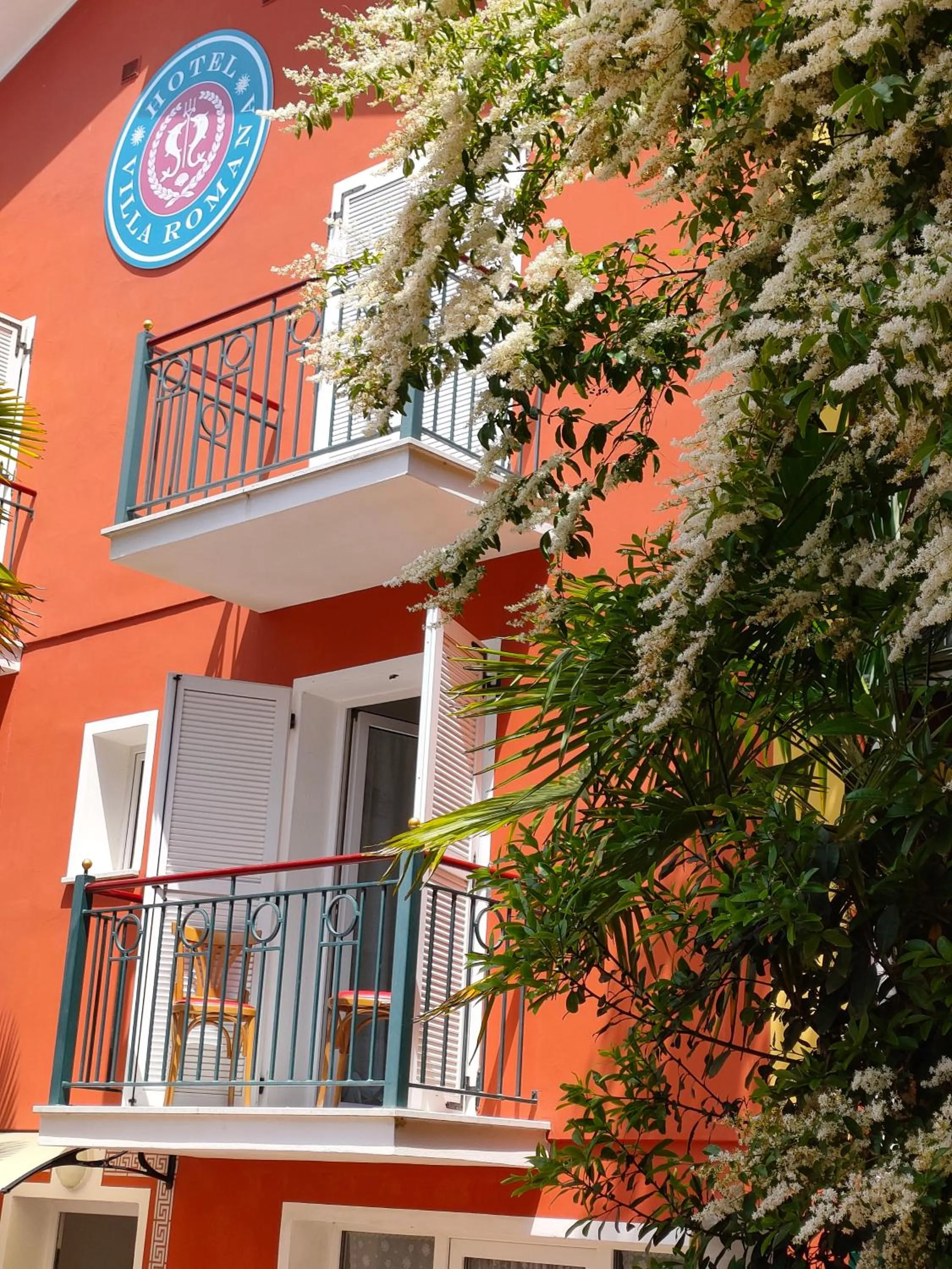 Property building in Villa Romana