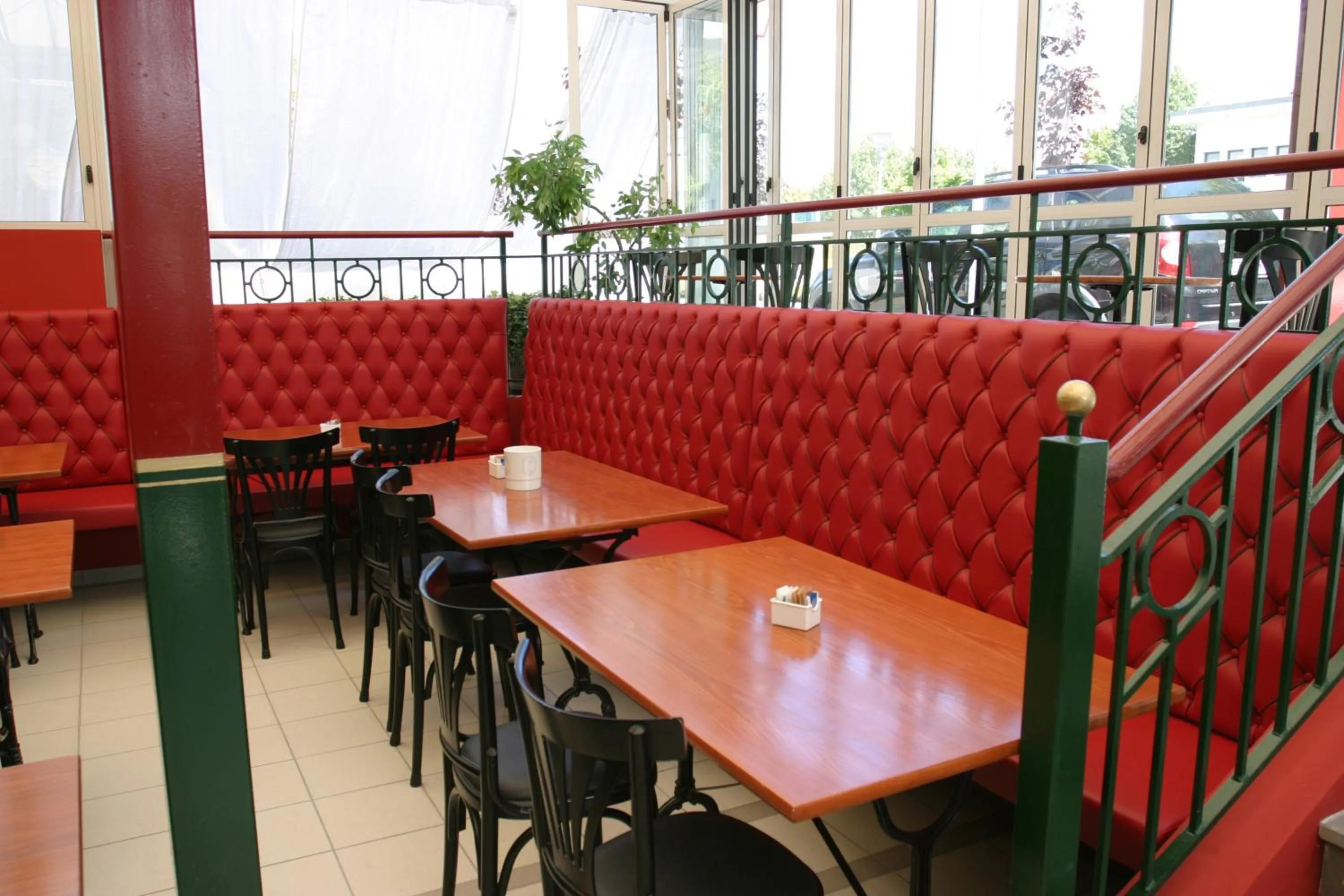 Restaurant/places to eat in Villa Romana