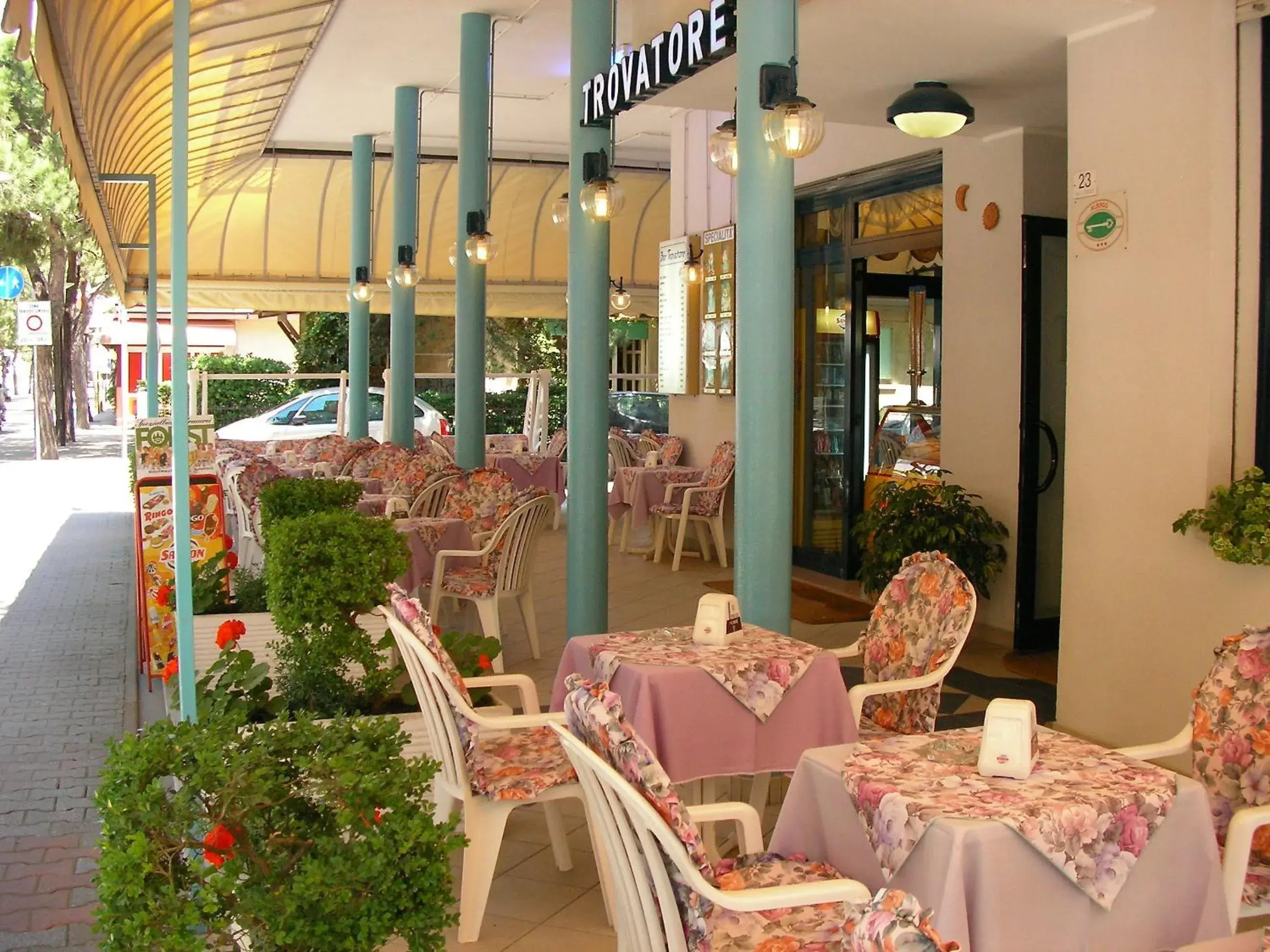 Patio, Restaurant/Places to Eat in Hotel Trovatore