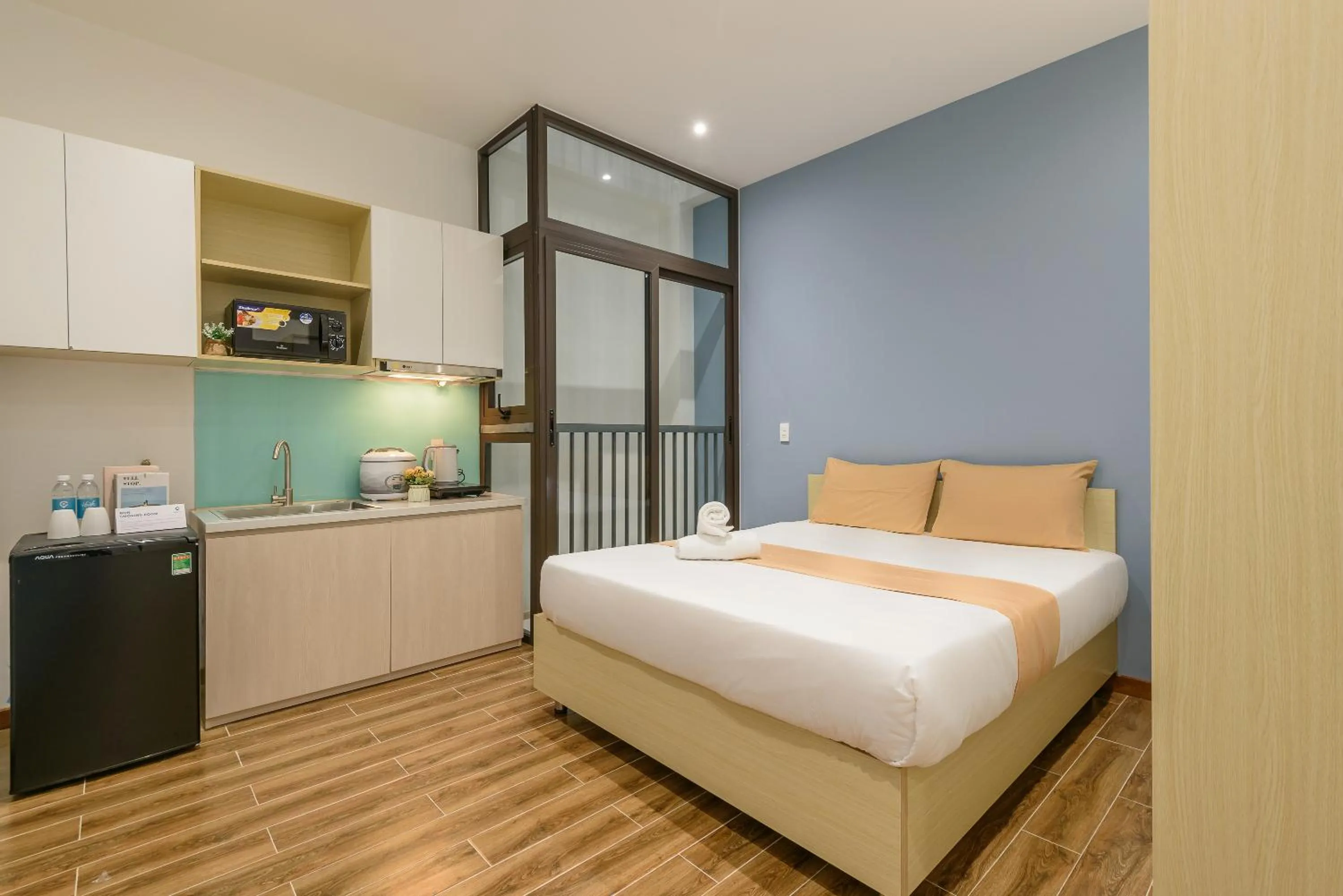 Photo of the whole room, Bed in Cozrum Homes - June Corner