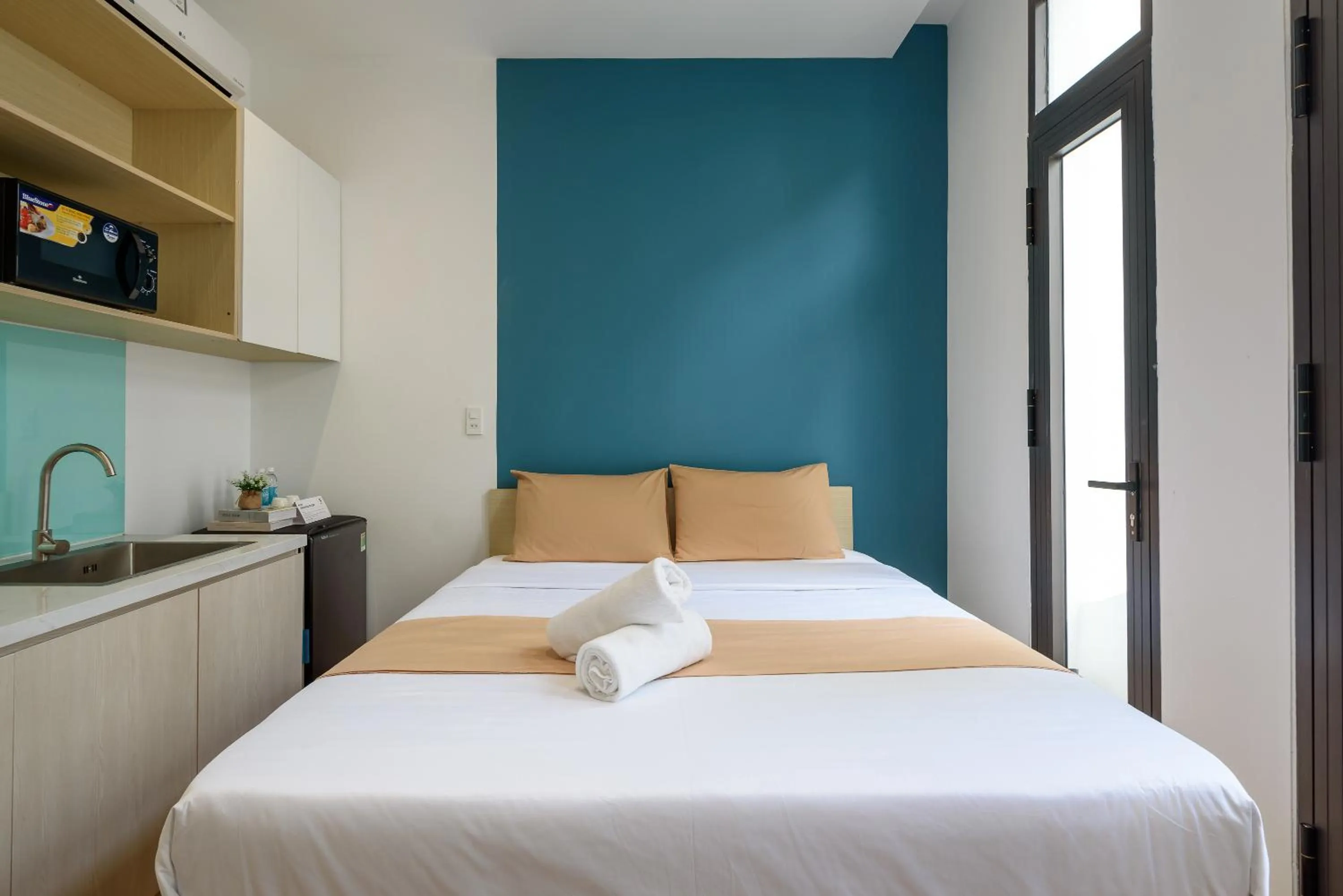 Photo of the whole room, Bed in Cozrum Homes - June Corner