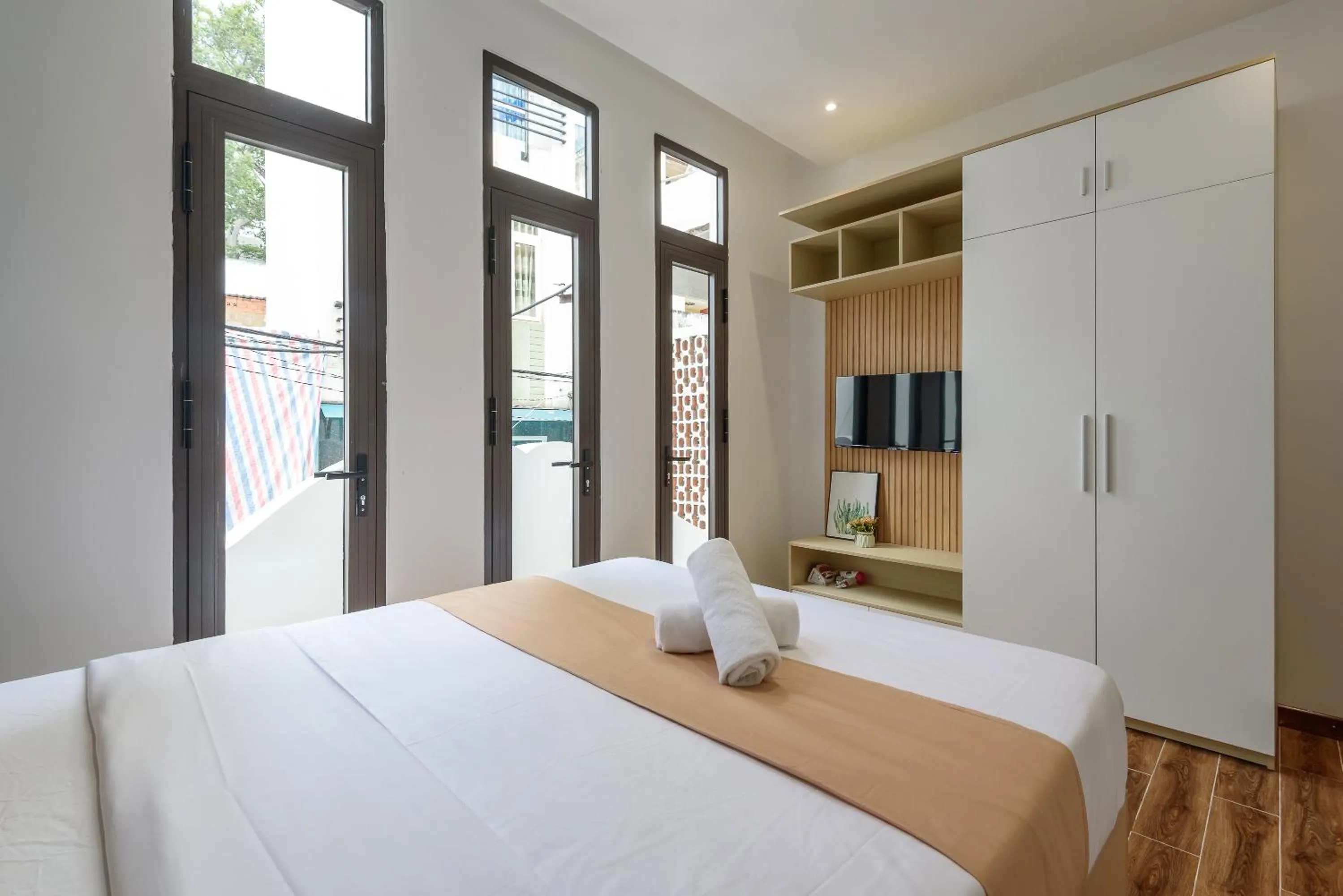 Photo of the whole room, Bed in Cozrum Homes - June Corner