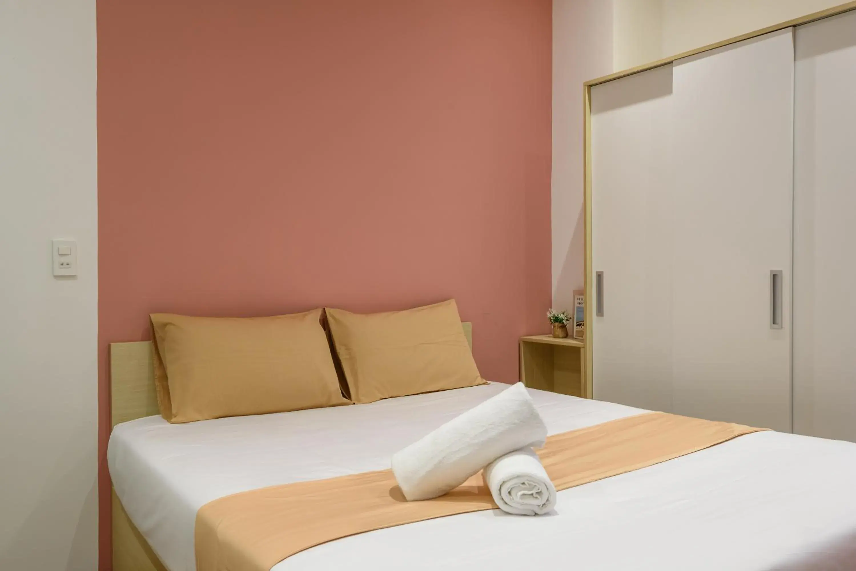 Bedroom, Bed in Cozrum Homes - June Corner Bedroom, Bed in Cozrum Homes - June Corner