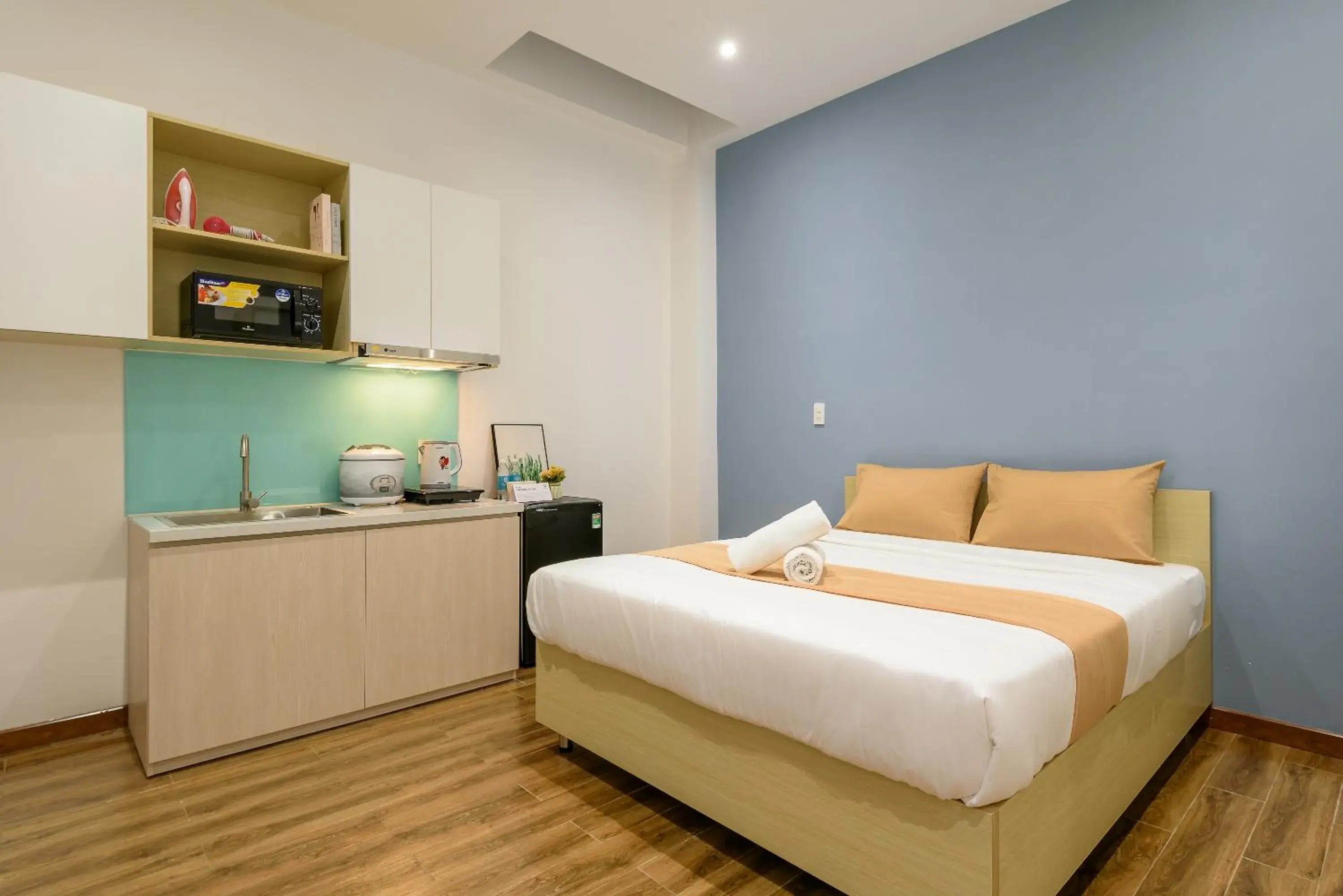 Photo of the whole room, Bed in Cozrum Homes - June Corner Photo of the whole room, Bed in Cozrum Homes - June Corner