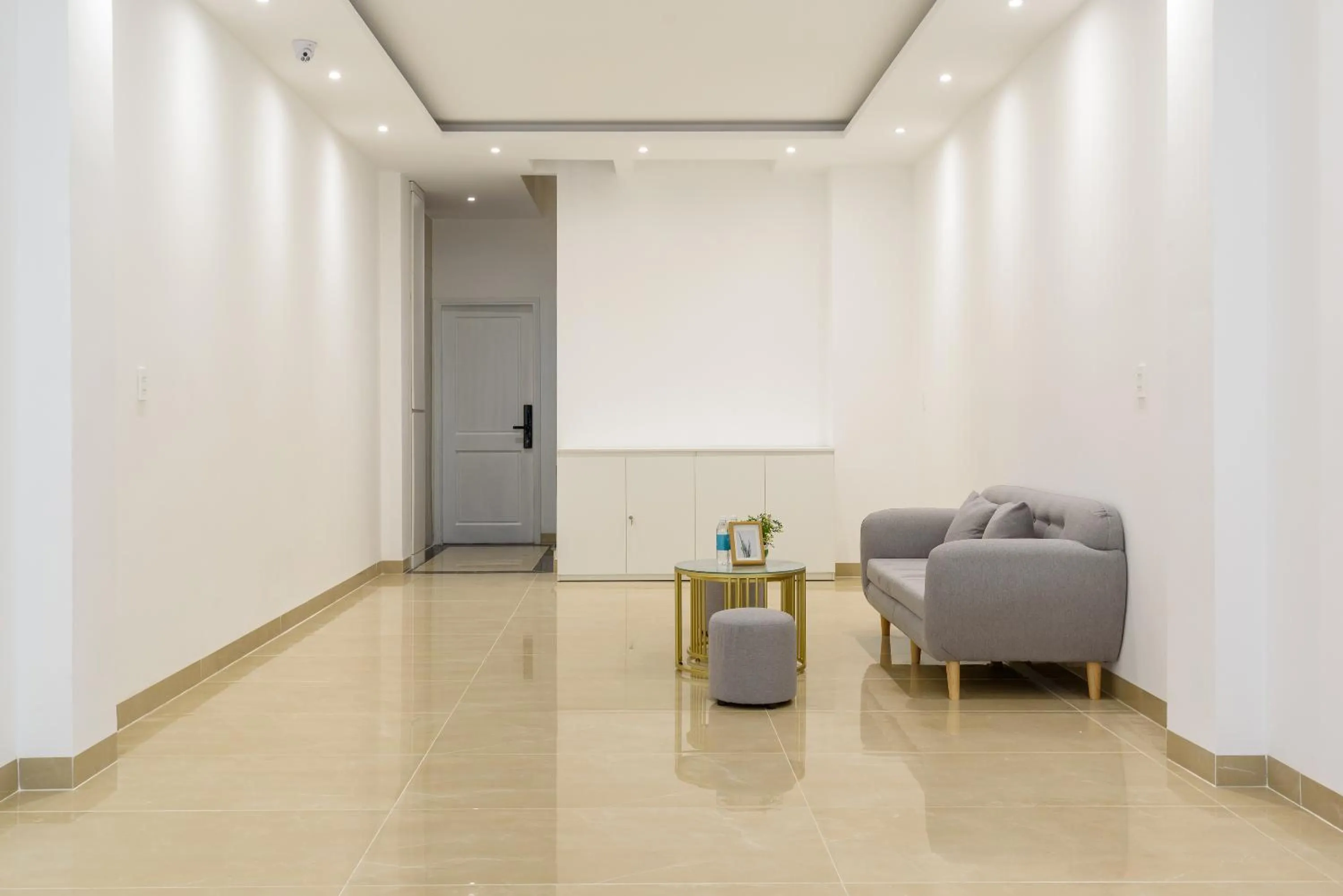 Lobby or reception in Cozrum Homes - June Corner