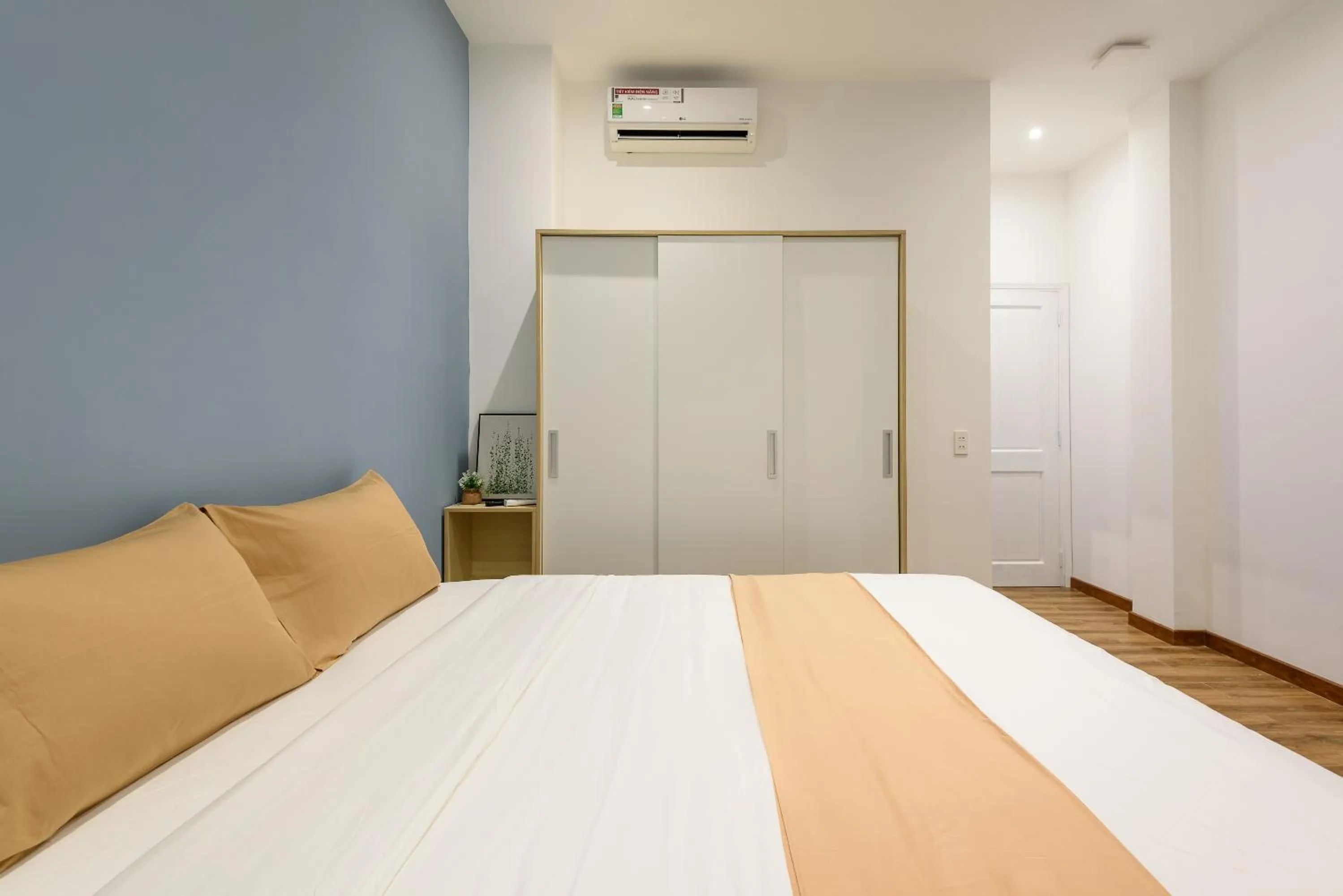 Photo of the whole room, Bed in Cozrum Homes - June Corner