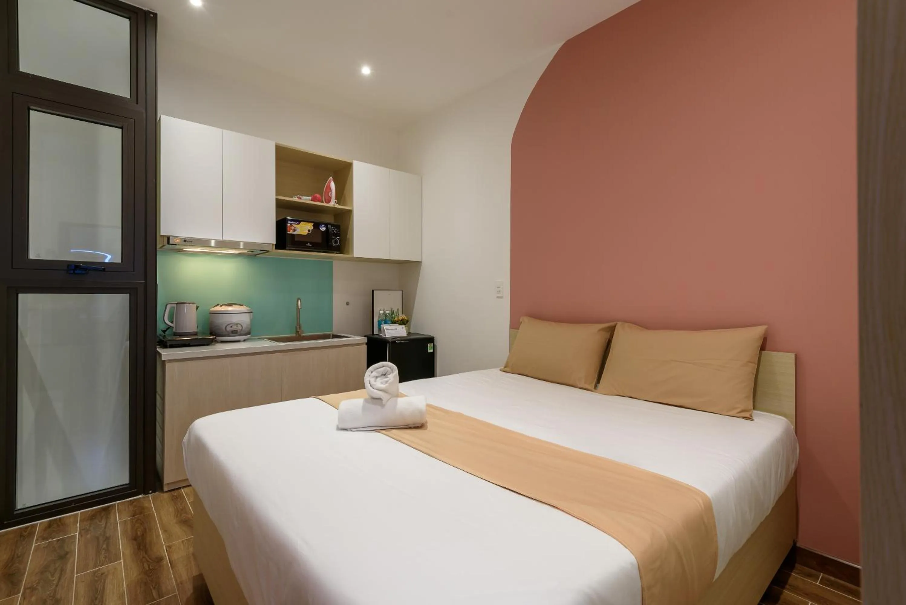 Photo of the whole room, Bed in Cozrum Homes - June Corner