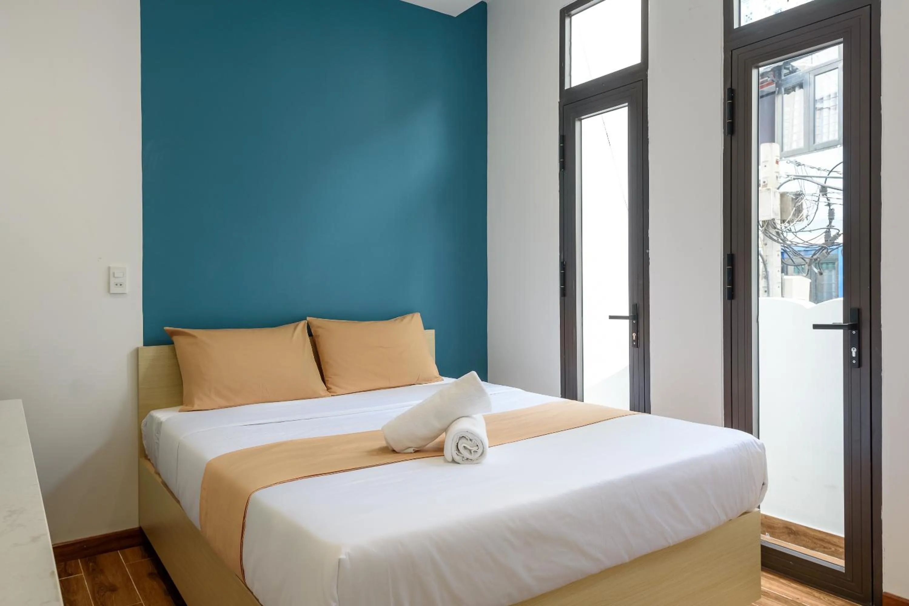 Photo of the whole room, Bed in Cozrum Homes - June Corner