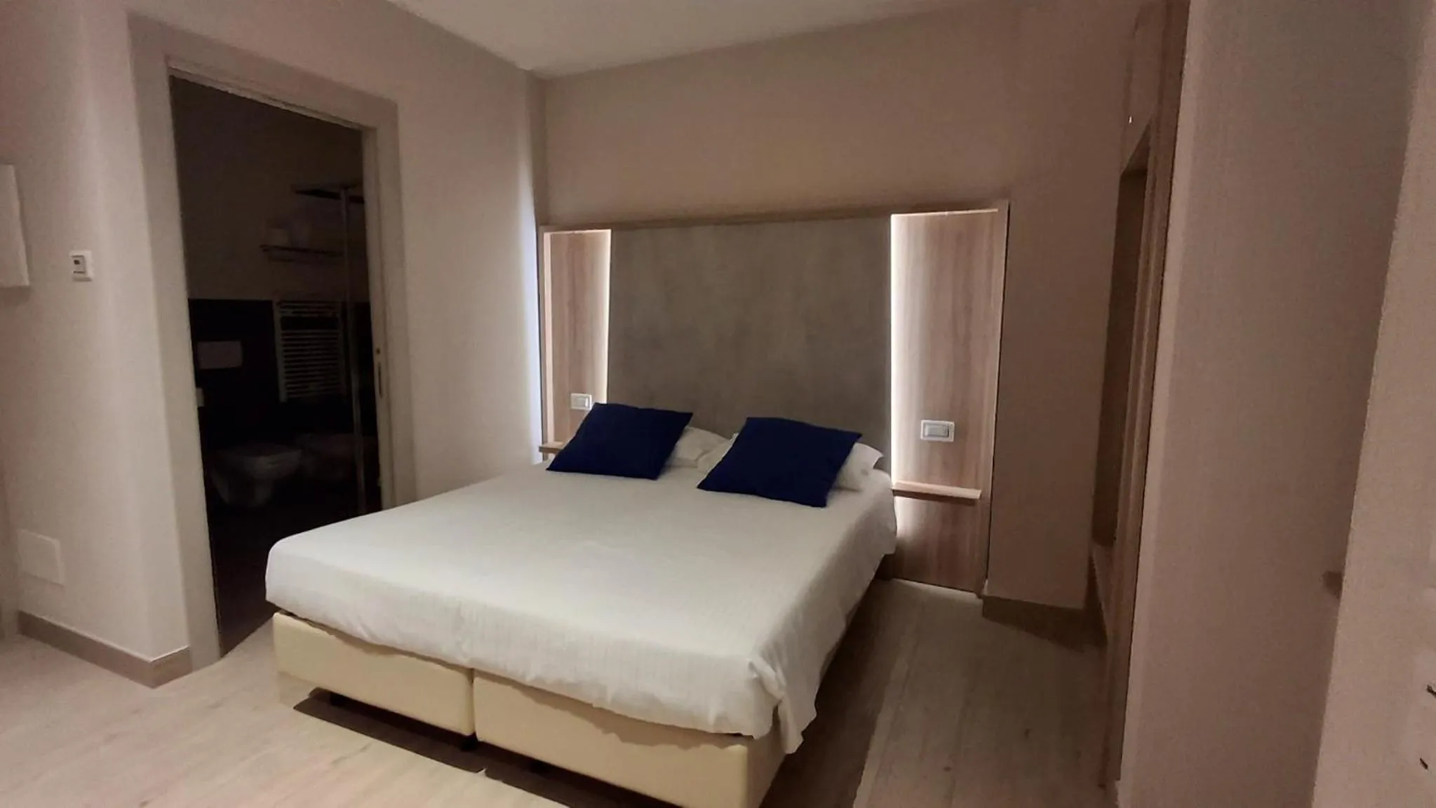 Bed in Hotel Danieli La Castellana lago di Garda