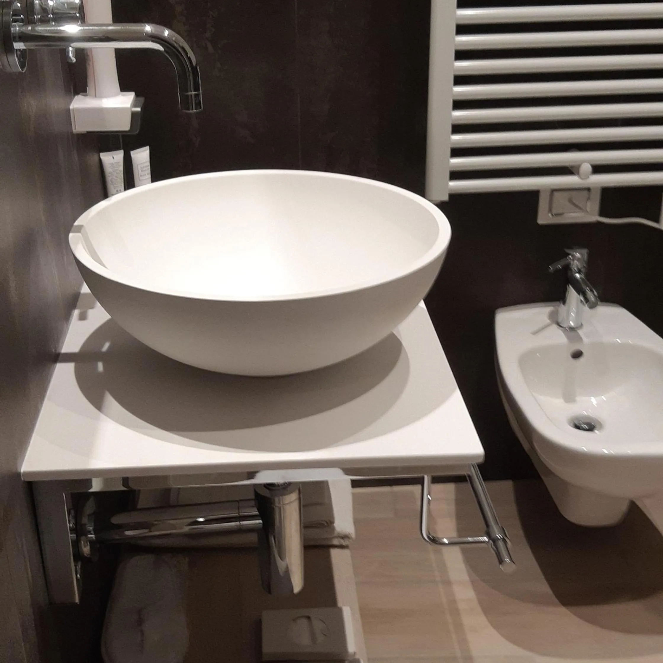 Shower in Hotel Danieli La Castellana lago di Garda