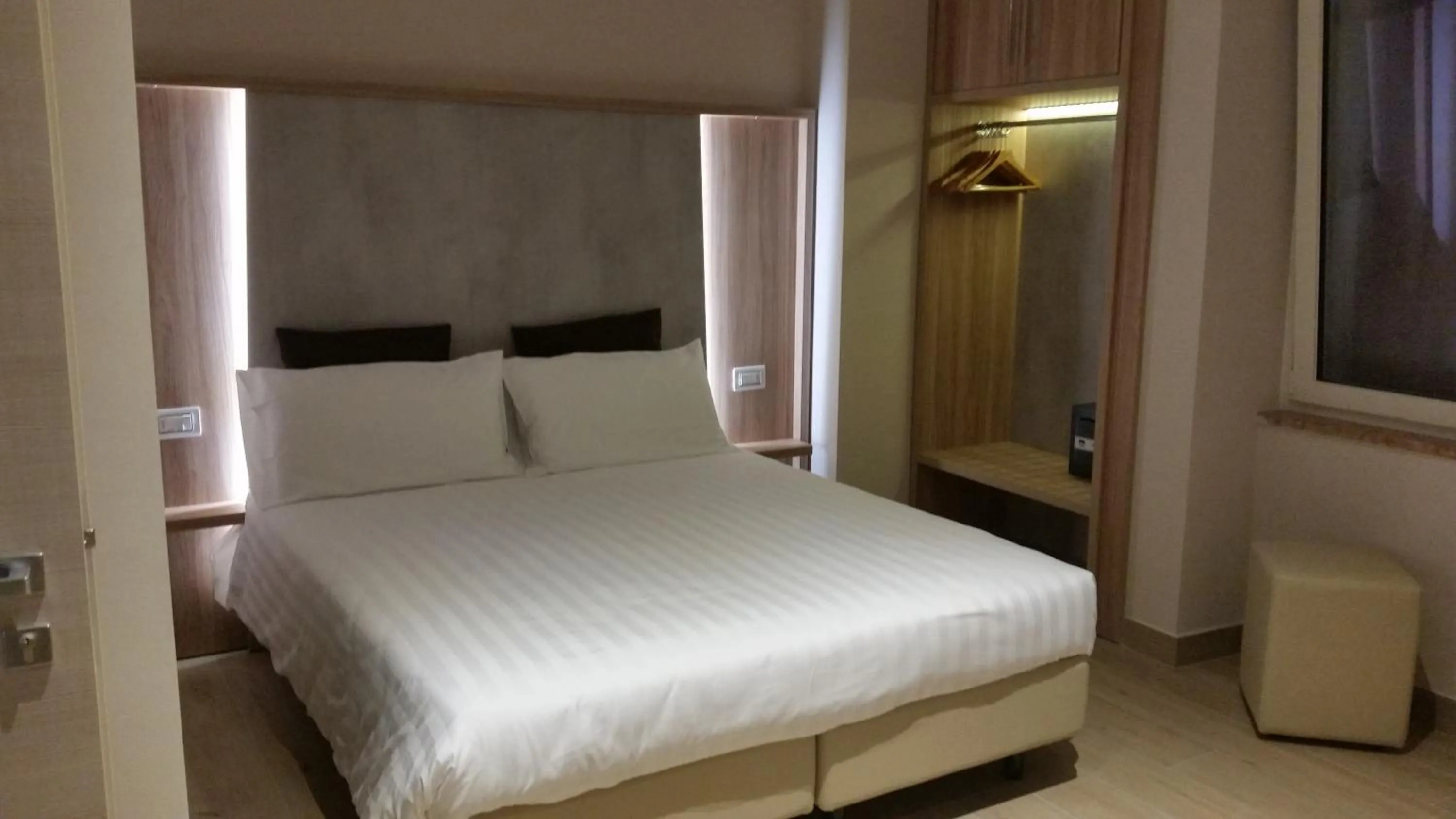 Bed in Hotel Danieli La Castellana lago di Garda