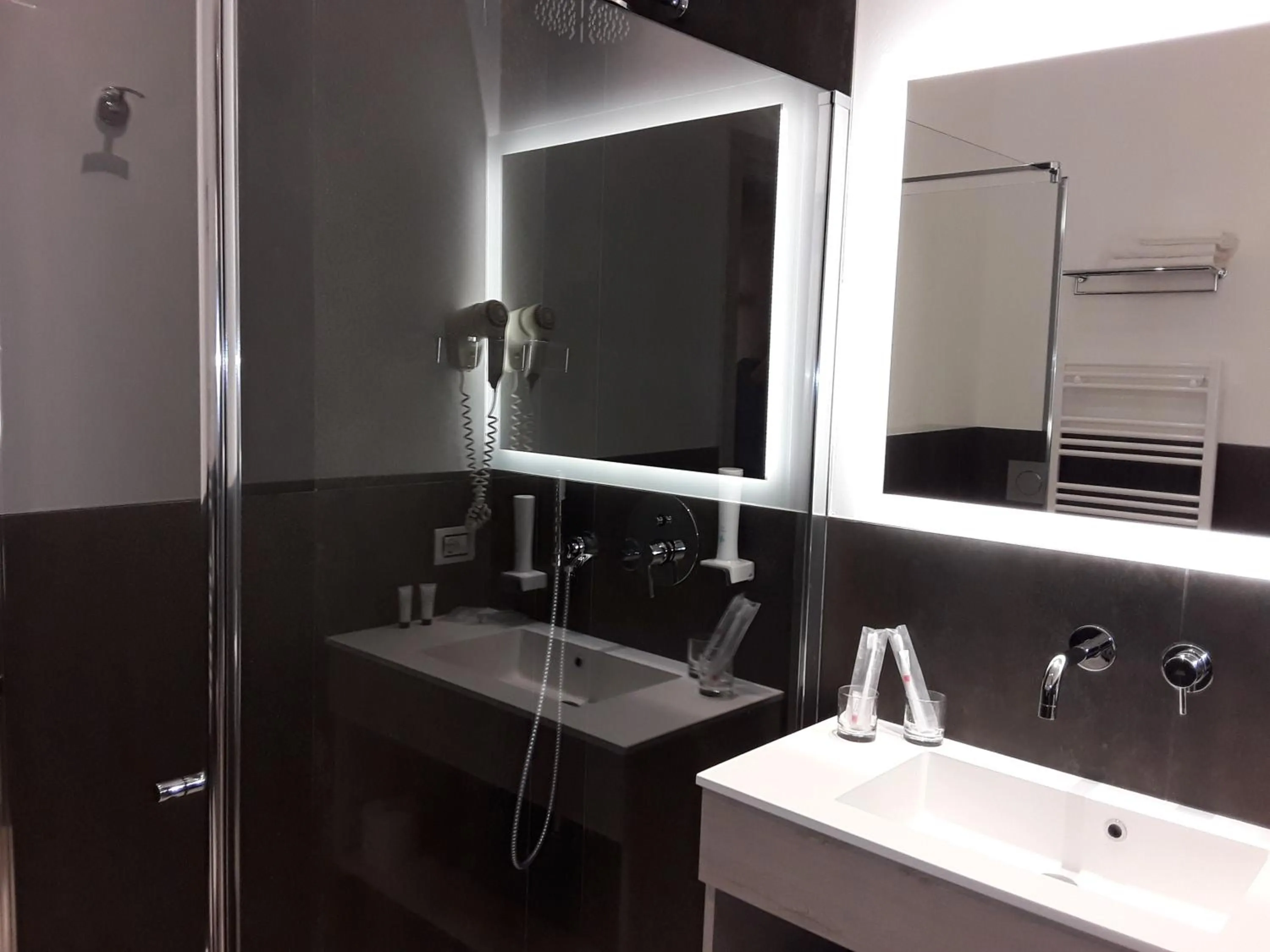 Bathroom in Hotel Danieli La Castellana lago di Garda