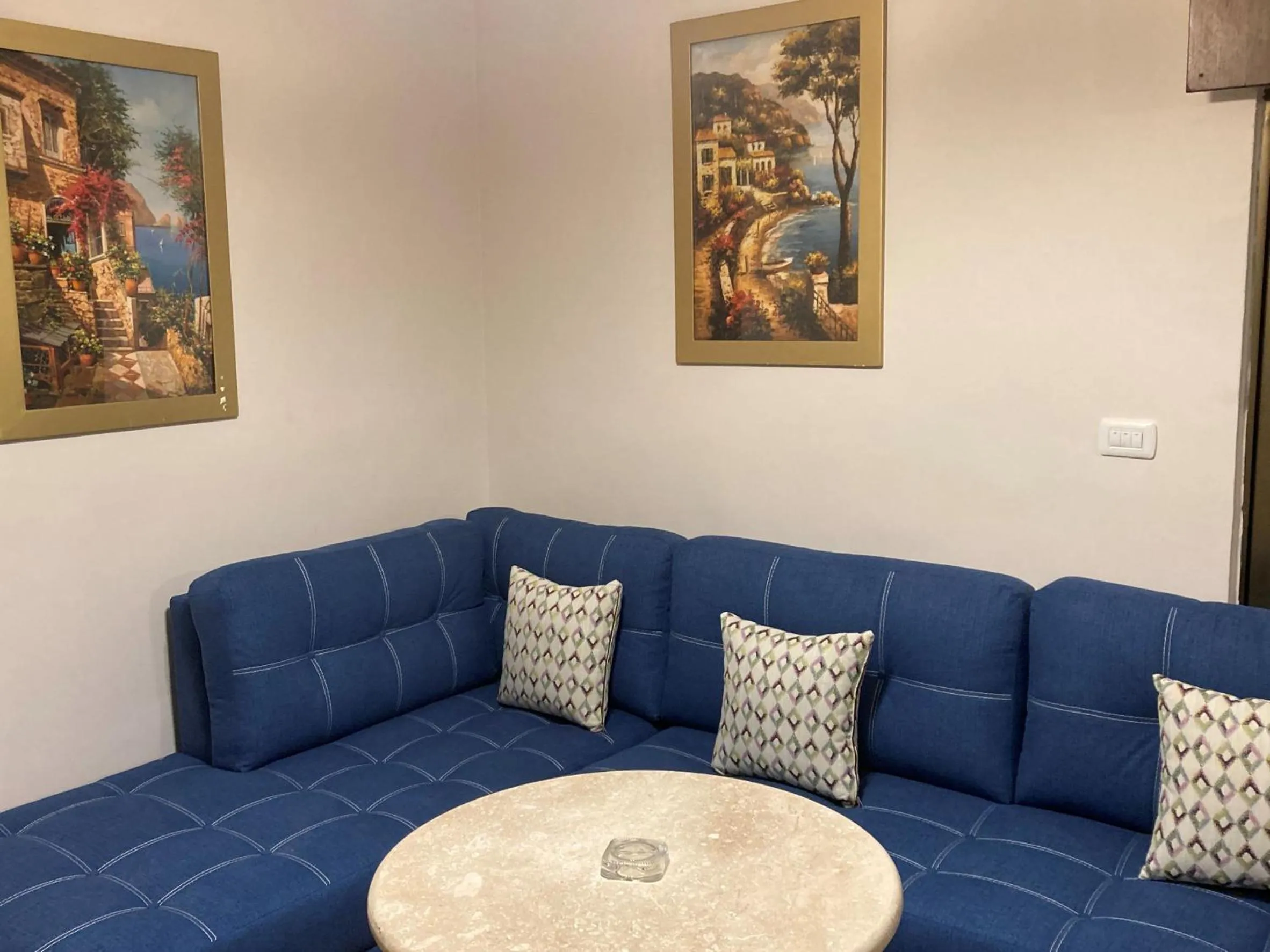 The Royal Luxury Superior Queen cot