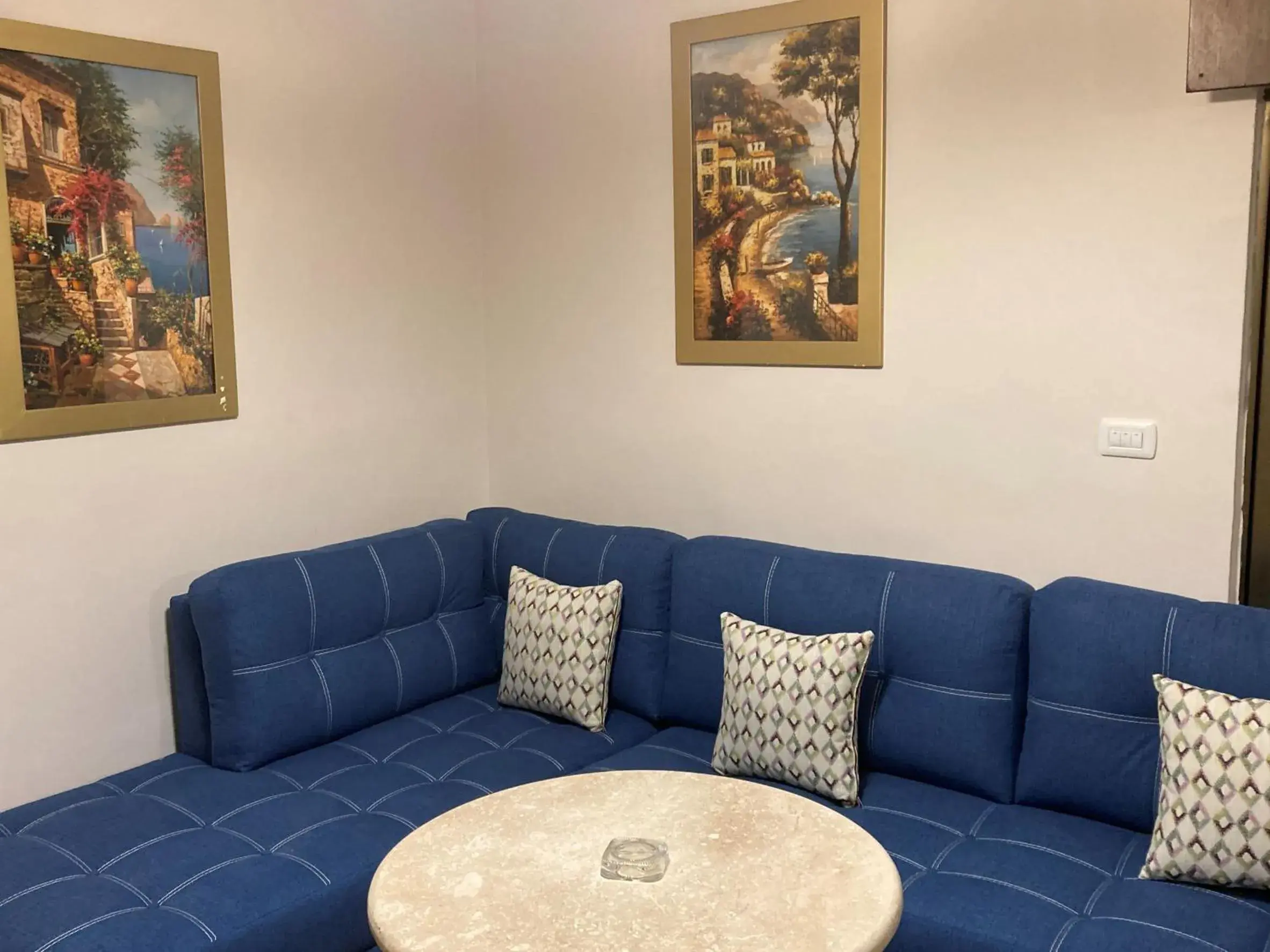 The Royal Luxury Superior Queen cot The Royal Luxury Superior Queen cot