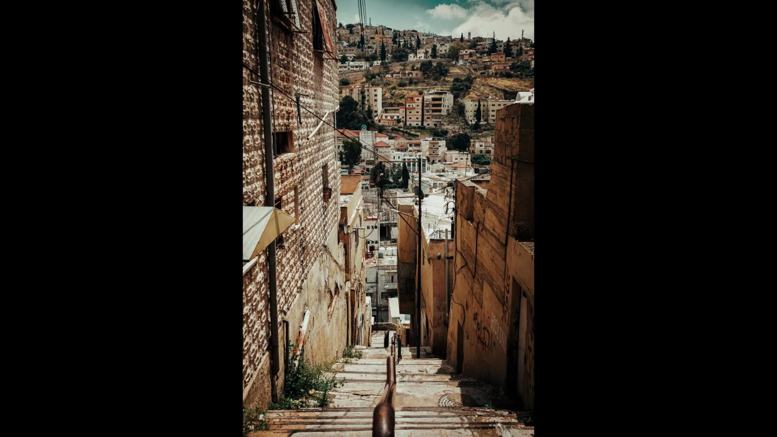 The Royal Luxury Superior Queen cot