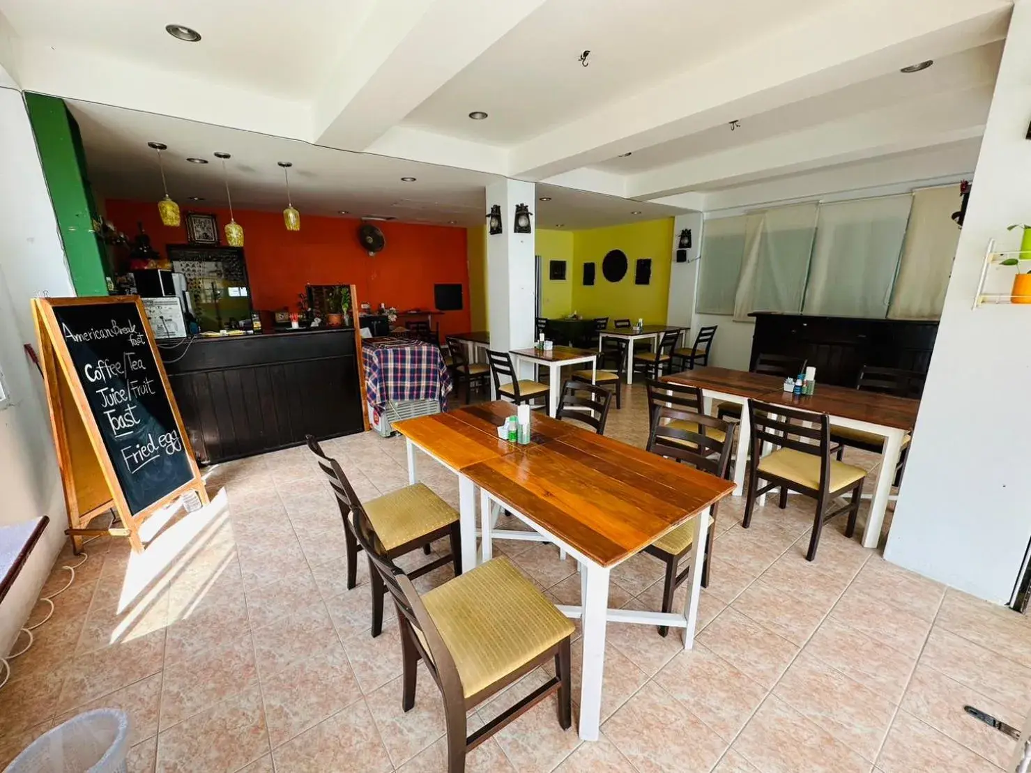 Restaurant/places to eat in Kata Place Hotel Restaurant/places to eat in Kata Place Hotel
