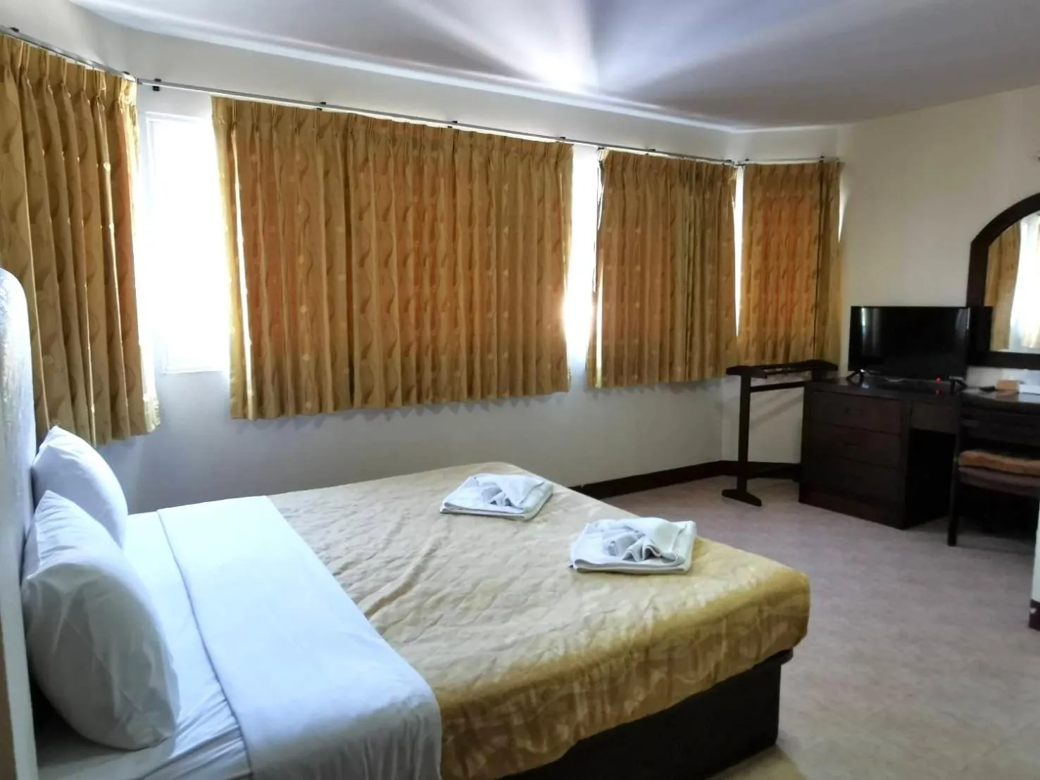 Bed in Kata Place Hotel