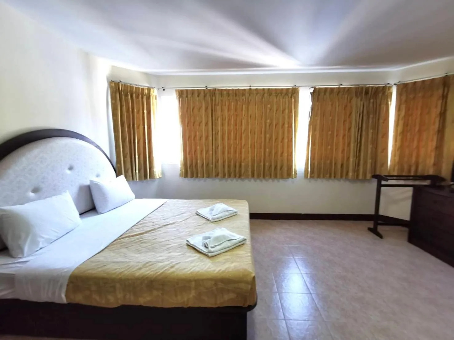 Bed in Kata Place Hotel