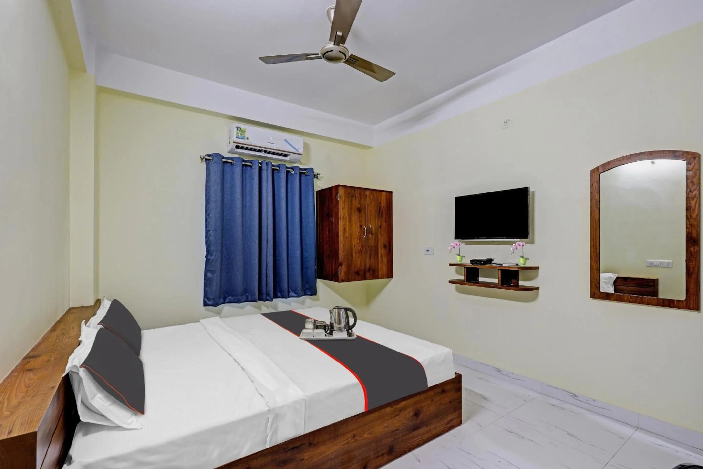 Bedroom, Bed in Super Collection O Luit Heritage