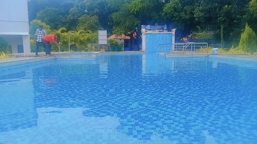 Swimming pool in Srishty Garden Resorts