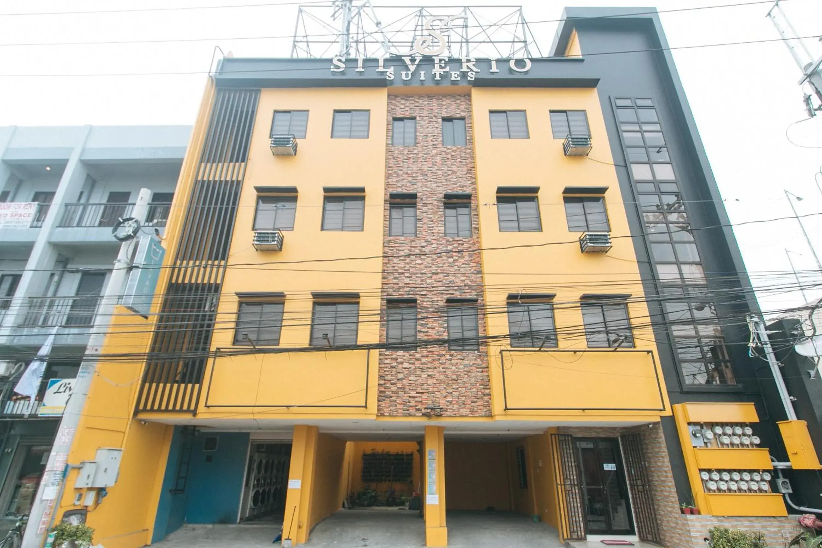 Property building in 4720 Silverio Suites Paranaque City Property building in 4720 Silverio Suites Paranaque City