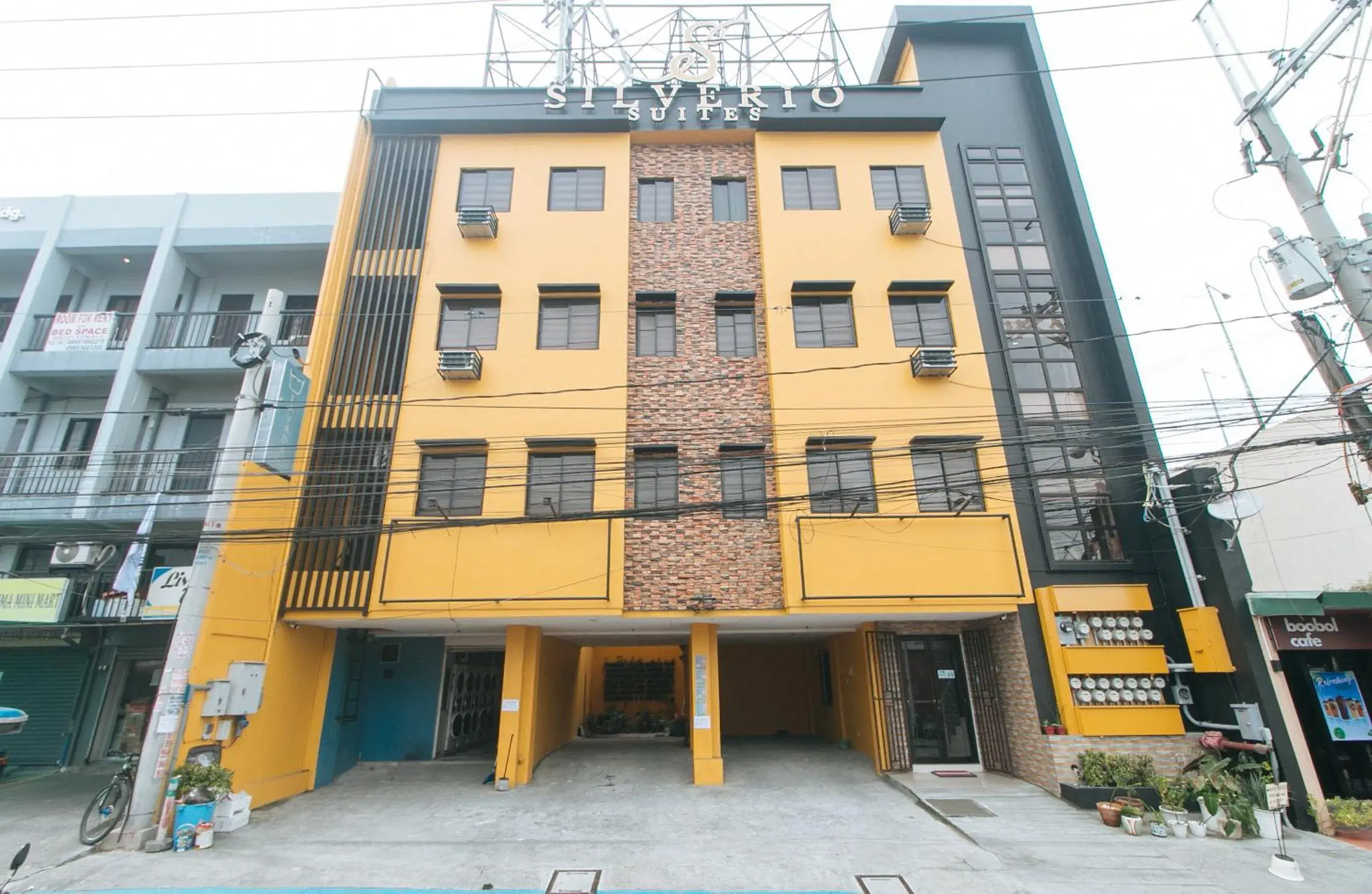 Property building in 4720 Silverio Suites Paranaque City Property building in 4720 Silverio Suites Paranaque City