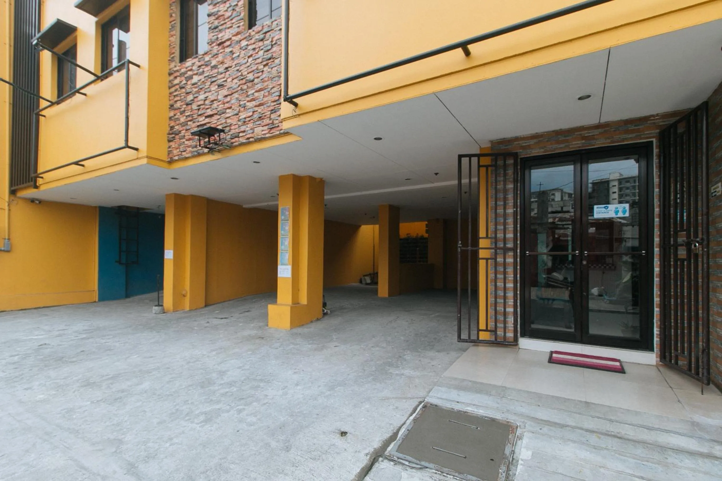 Property building in 4720 Silverio Suites Paranaque City