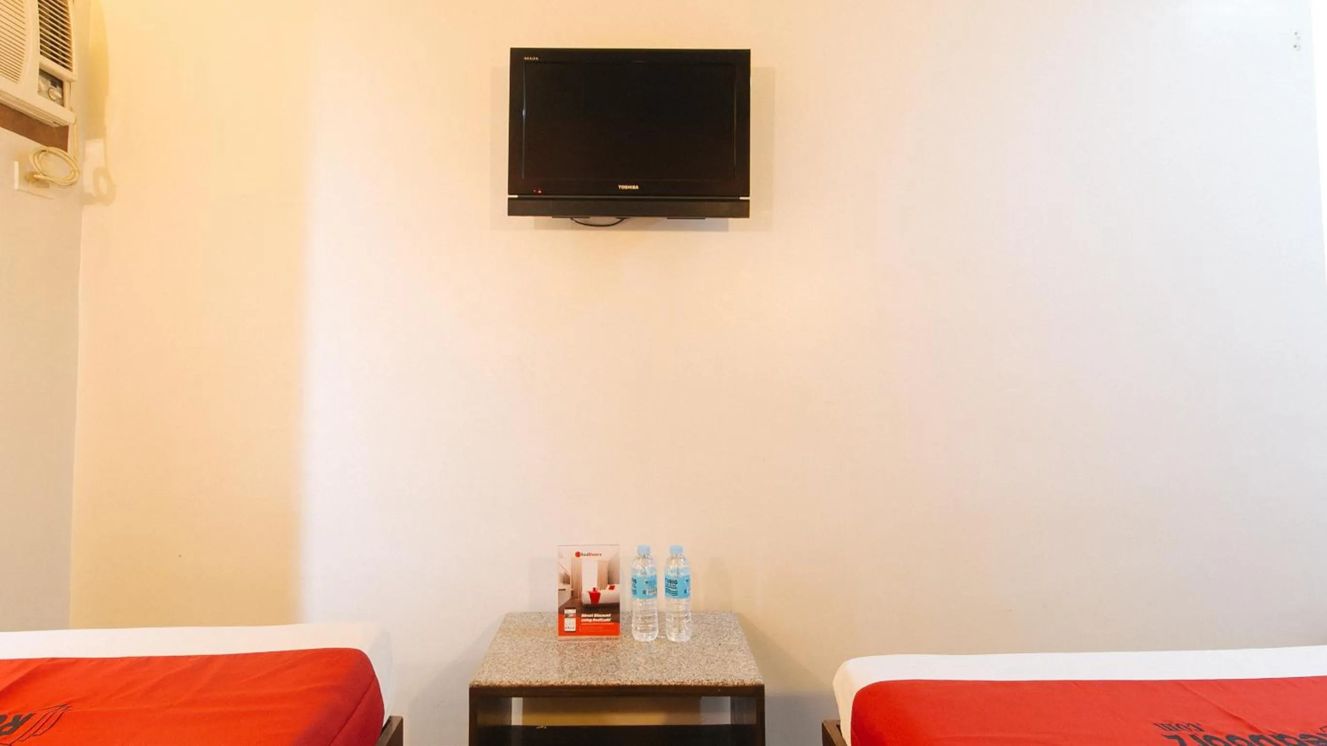 Bed in RedDoorz @ Express Inn Lapu Lapu