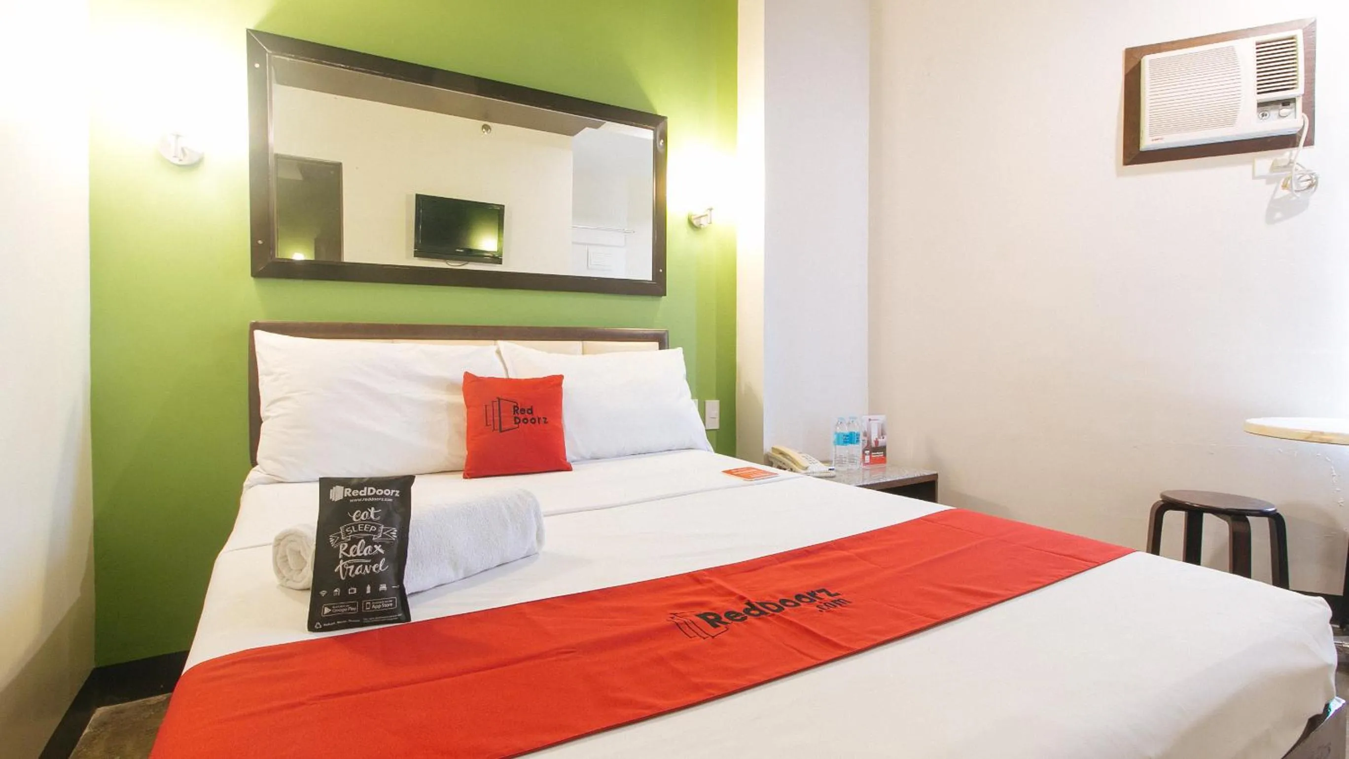 Bed in RedDoorz @ Express Inn Lapu Lapu