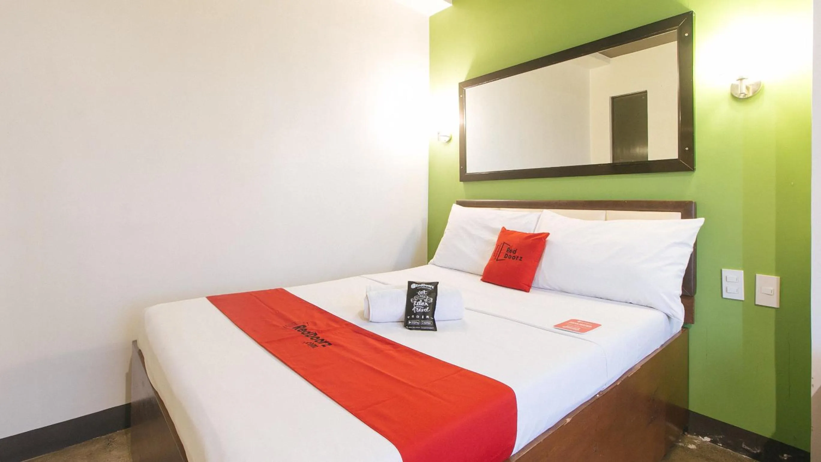 Photo of the whole room in RedDoorz @ Express Inn Lapu Lapu