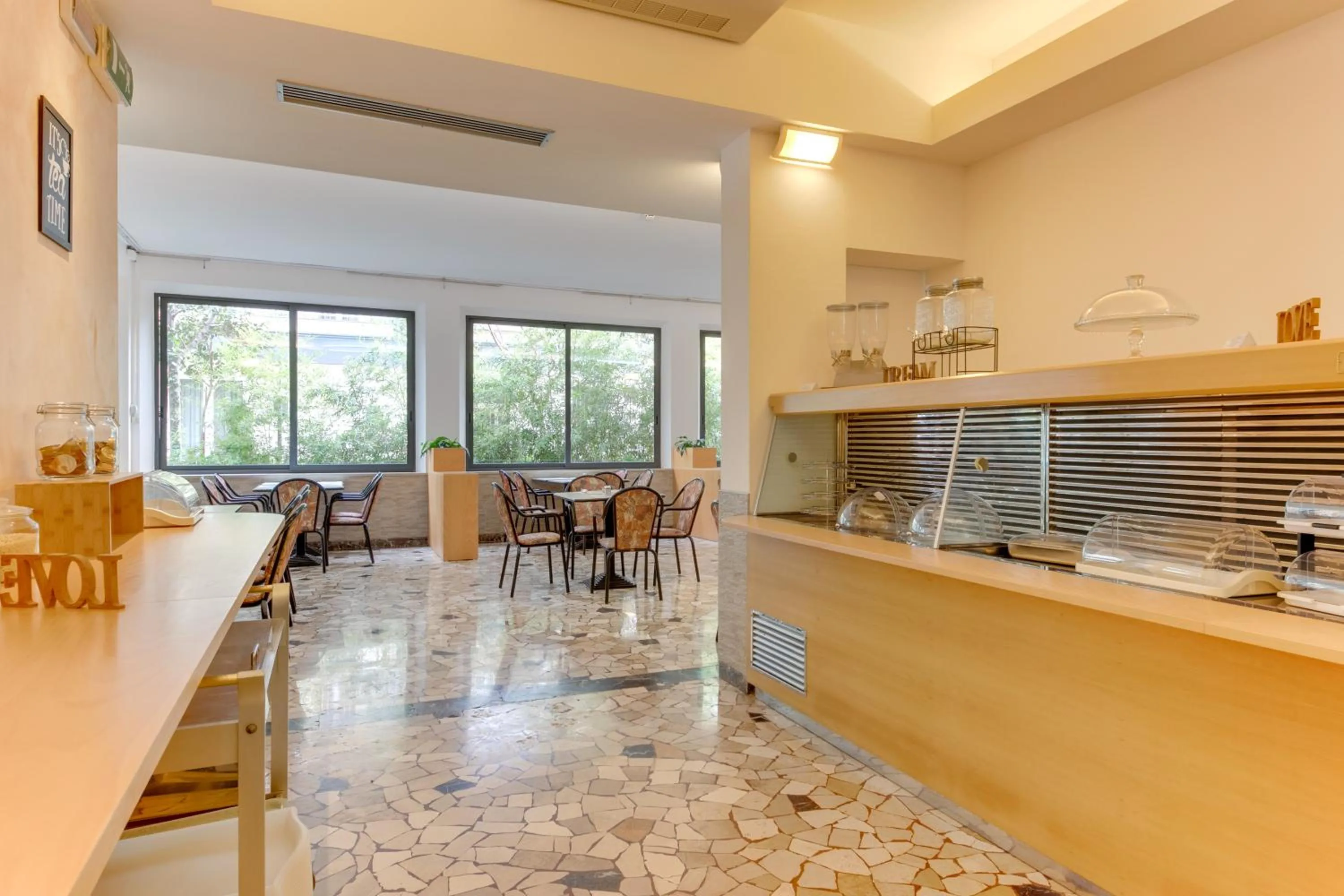 Restaurant/places to eat in Hotel Villa Merope