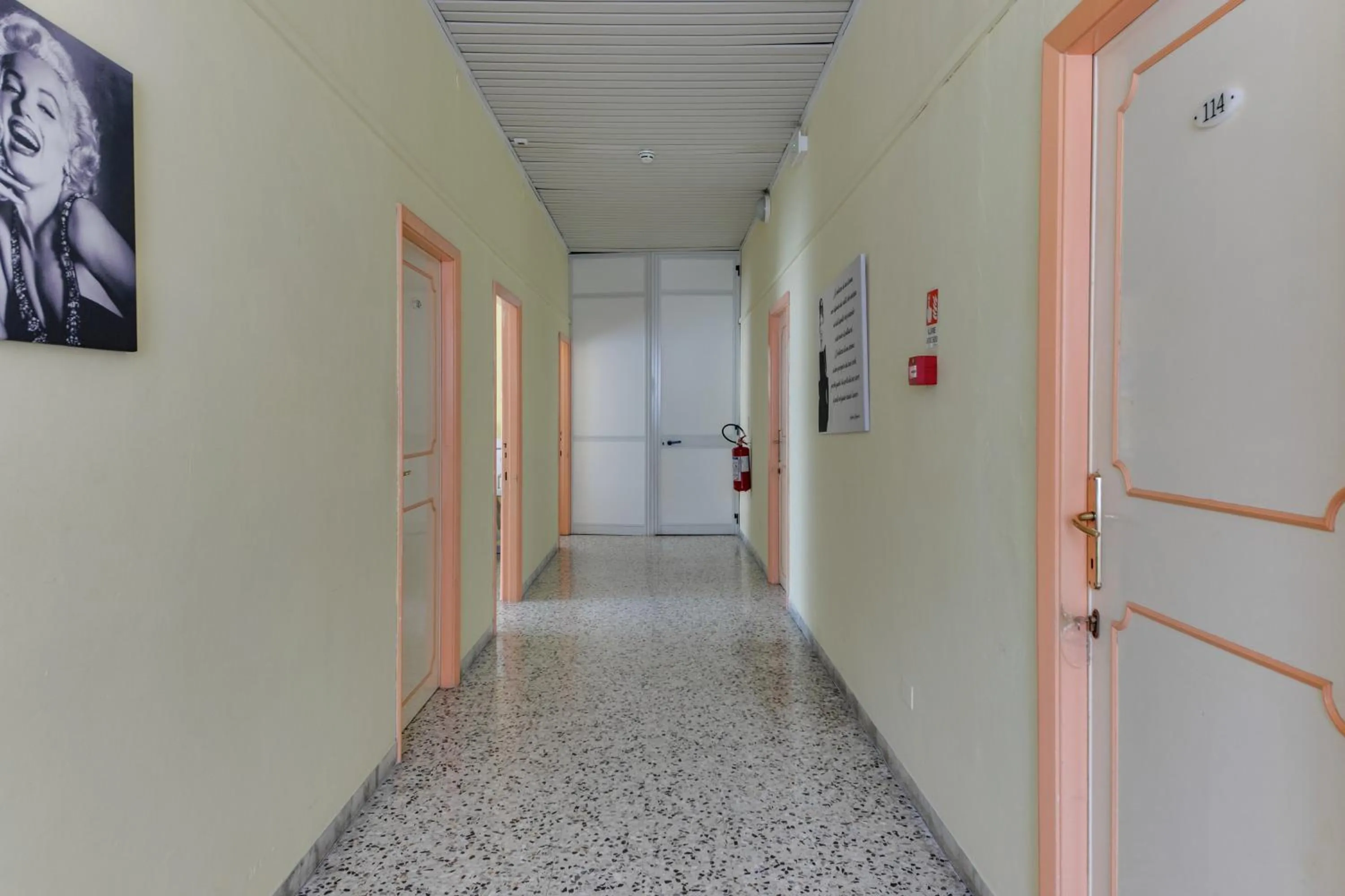 Restaurant/places to eat in Hotel Villa Merope