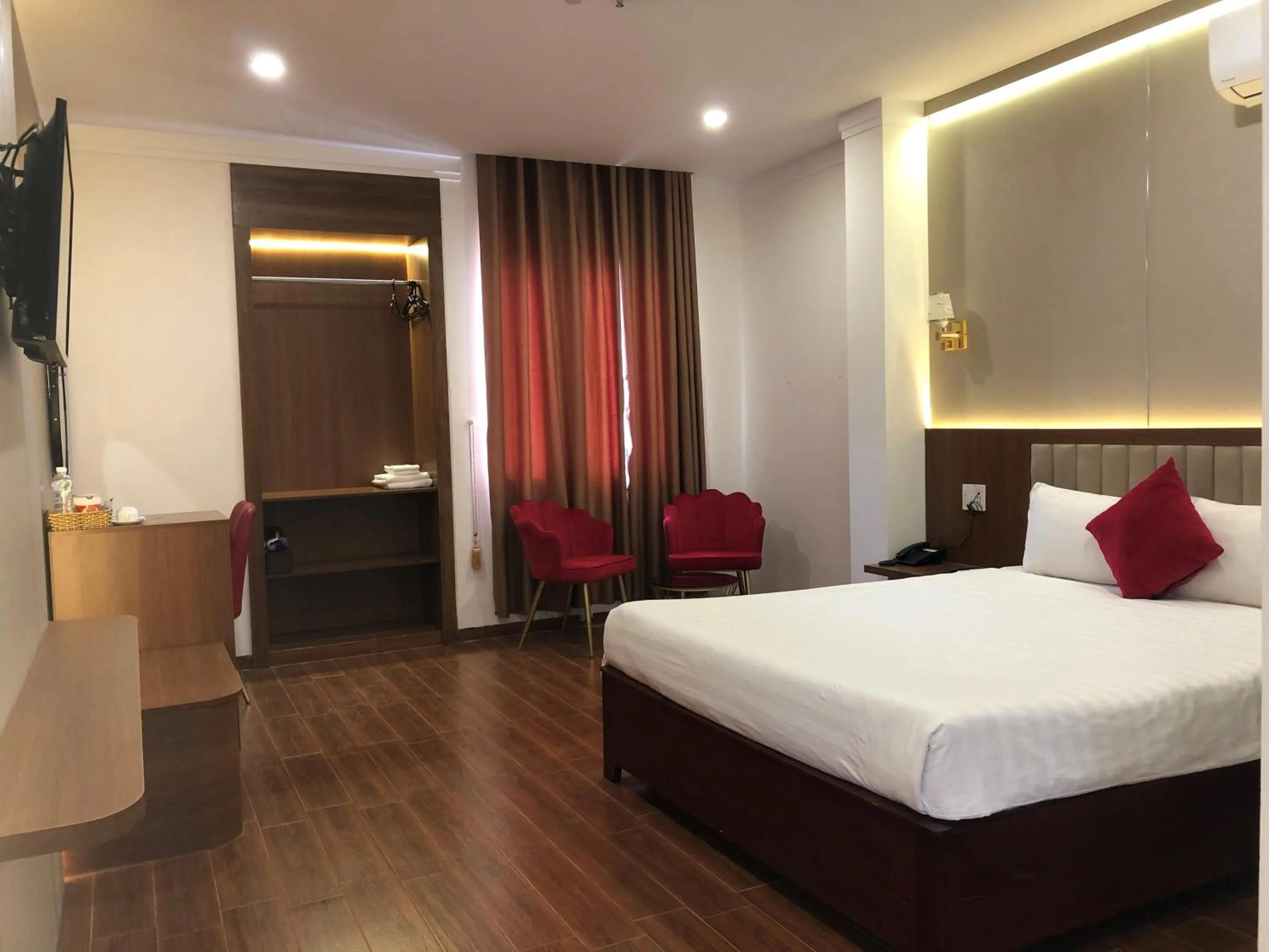 Bedroom, Bed in Le Centre Pleiku Hotel